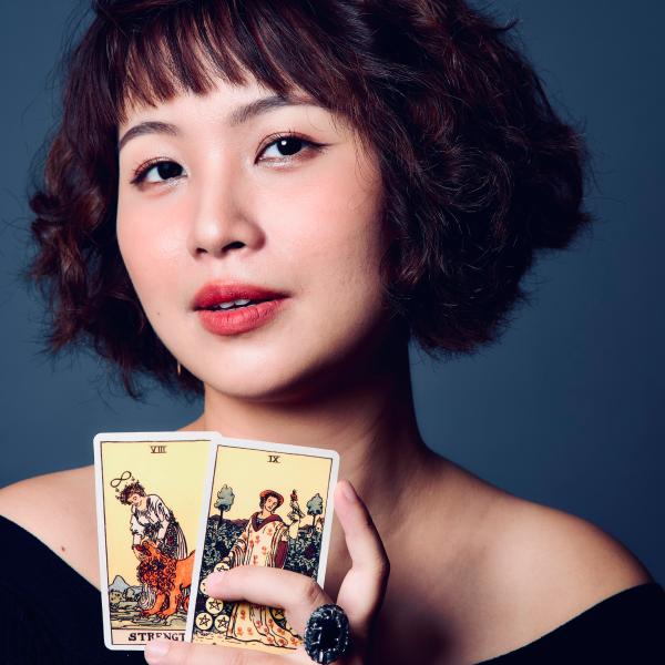 Molly-read-tarot.png