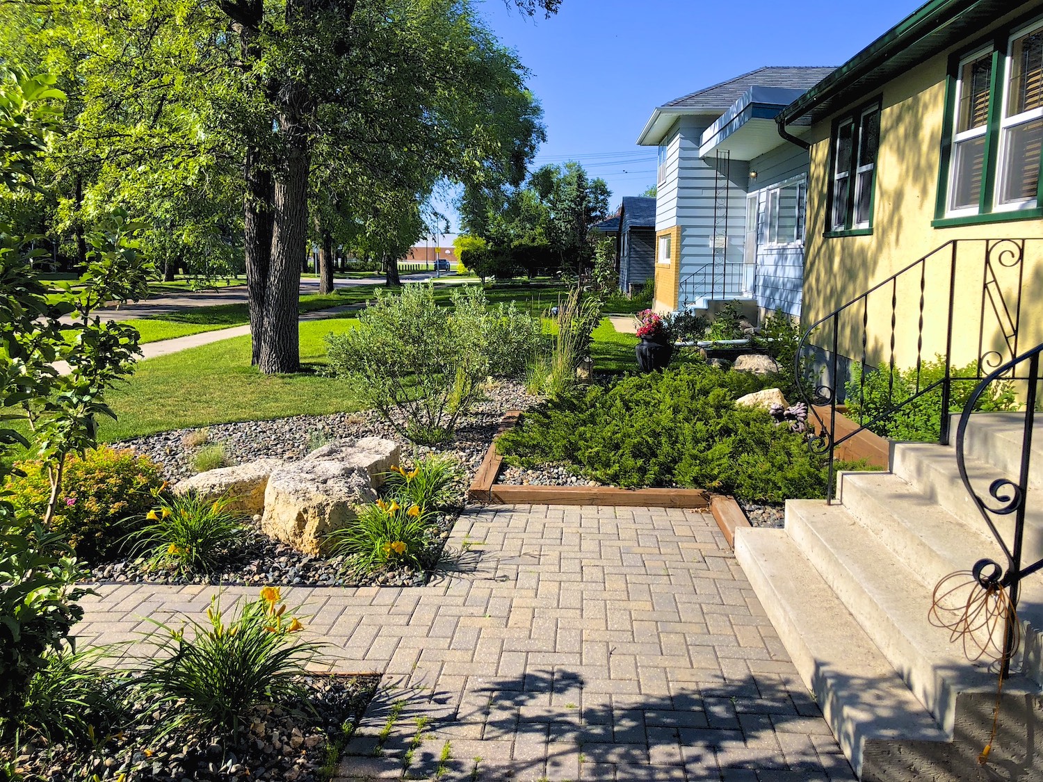 Winnipeg landscaping custom front yard design