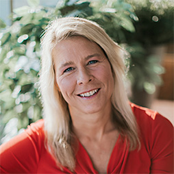 Dr. Laura Borgelt