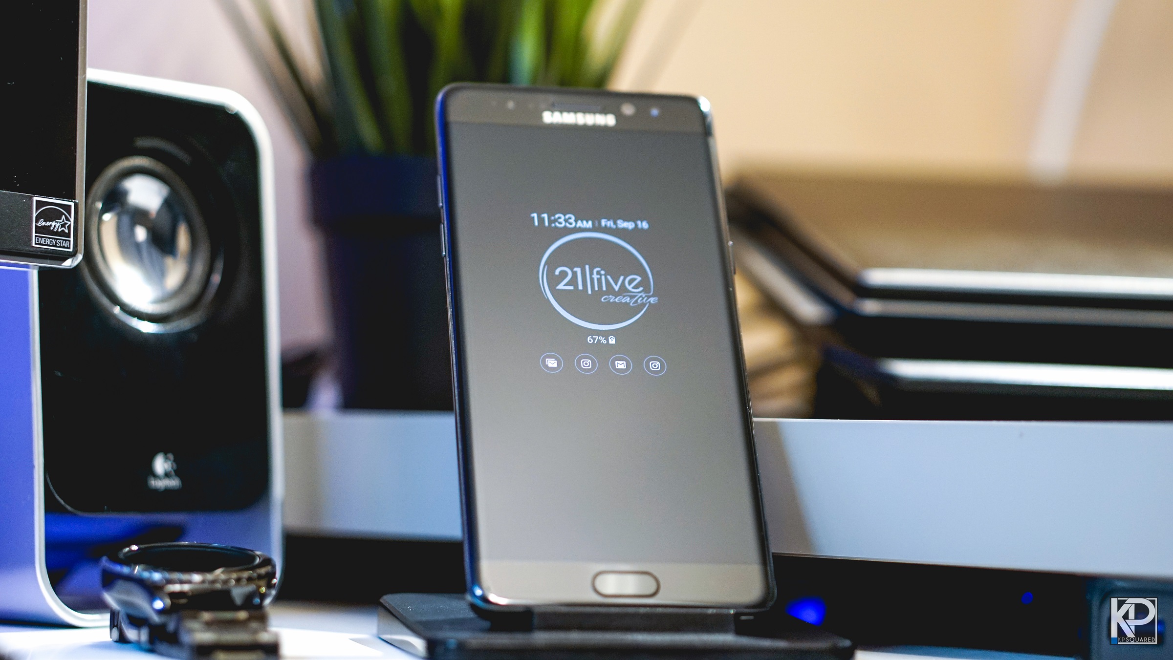 Note 7 on my desk like 'wha?!