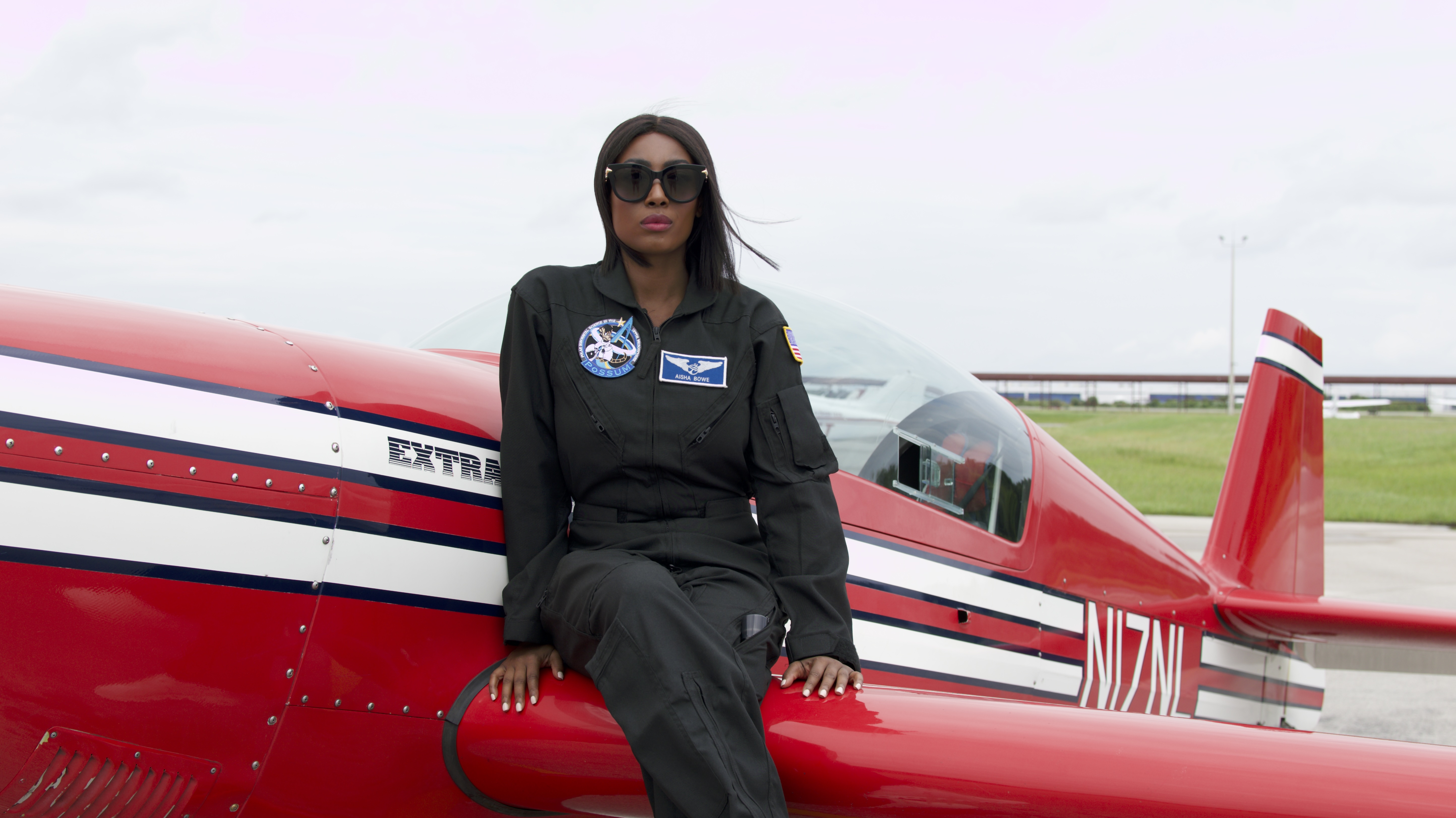 Aisha Bowe aerobatic flight training — Extra aircraft