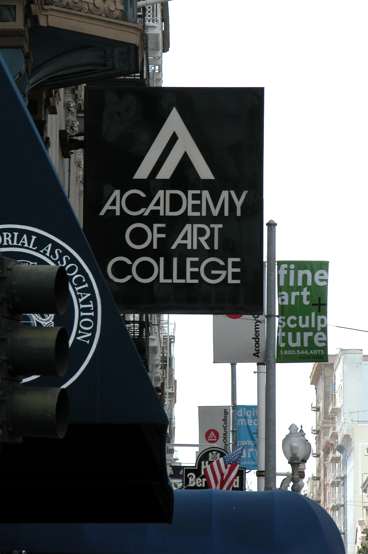 Typografie Academy of Art Collage – Schild am Gebäude