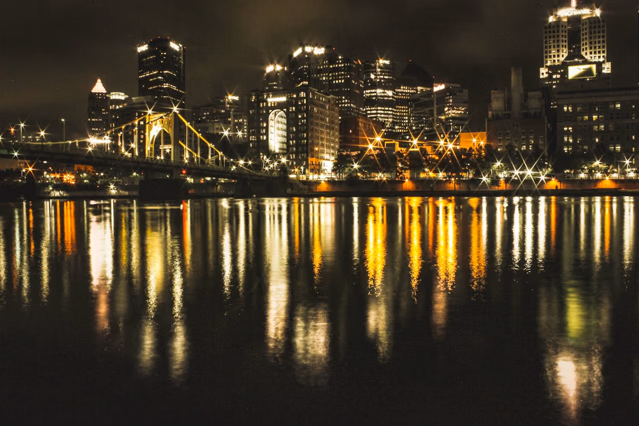 Pittsburgh skyline in predominantly black and yellow