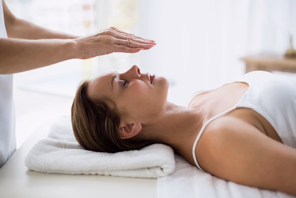 woman on her back receiving reiki