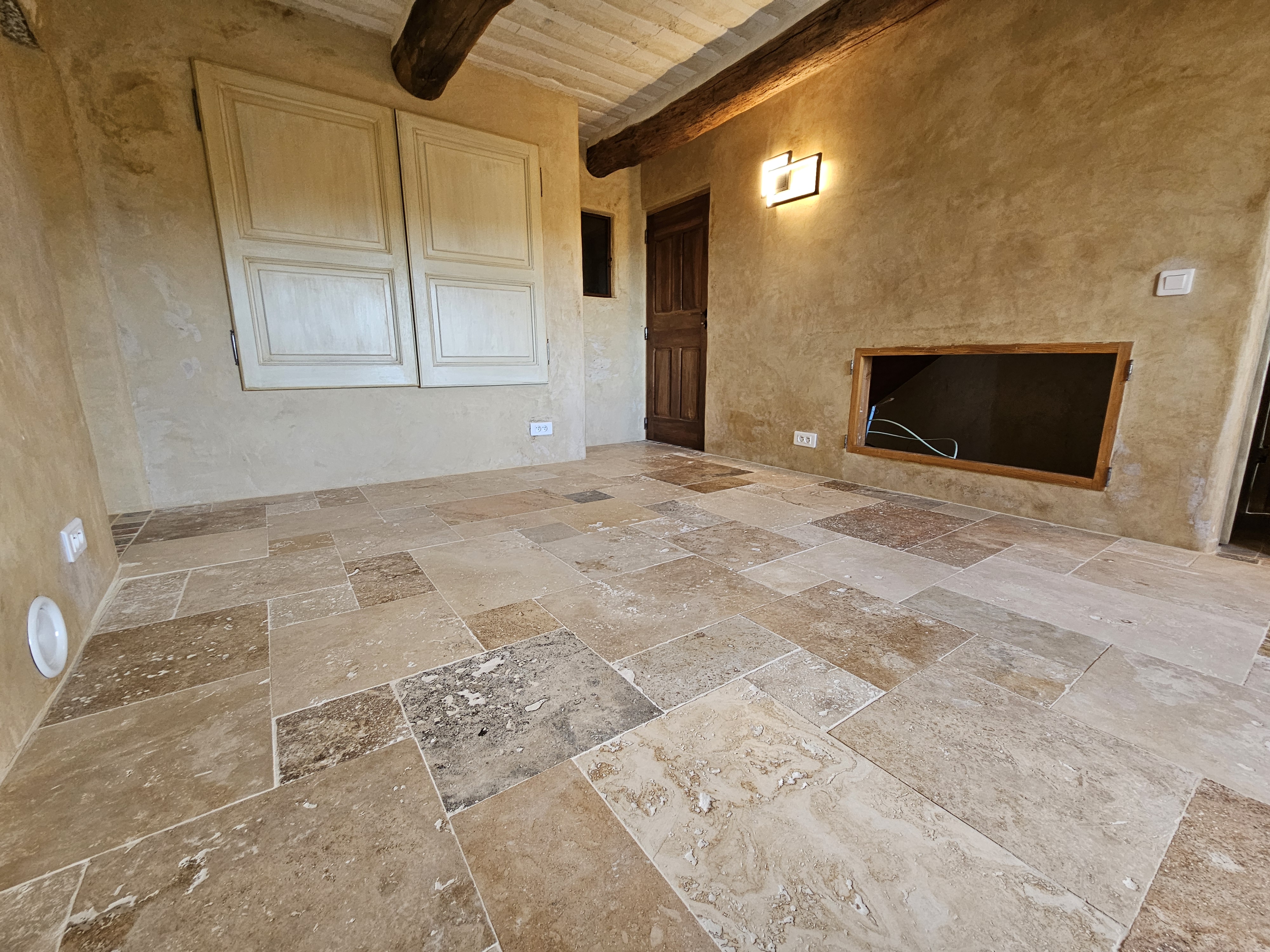 Installation plancher chauffant Caleosol ECO + de 40 mm sous un revêtement Travertin 