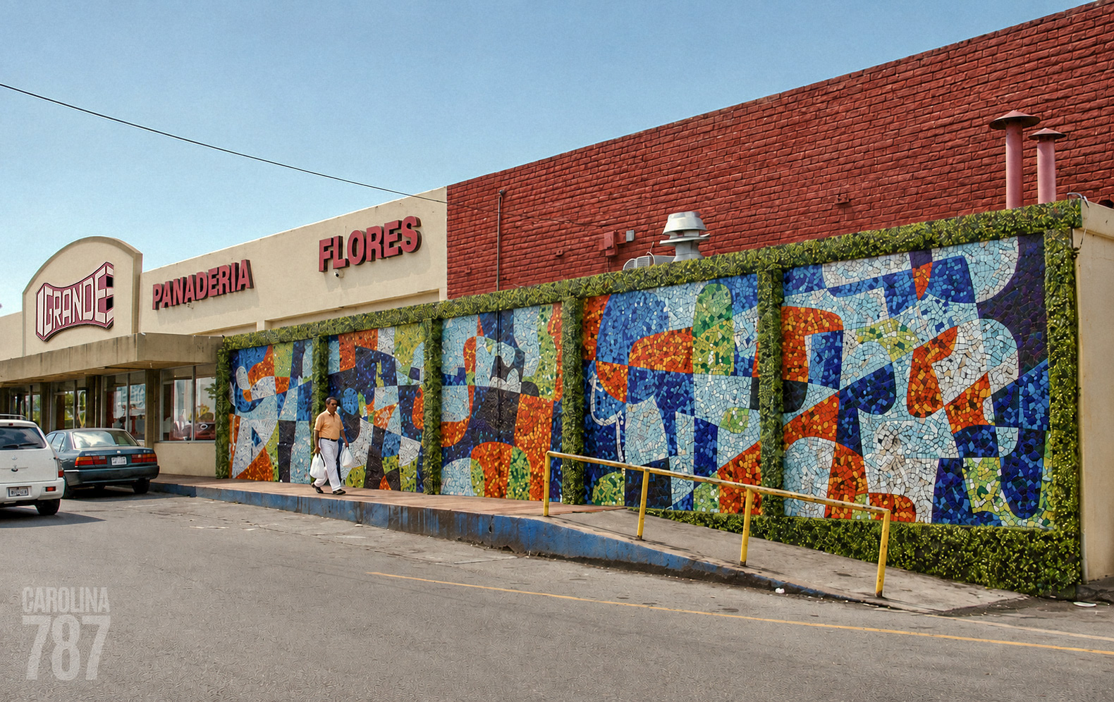 Foto de un día cualquiera en el estacionamiento del antiguo supermercado GRANDE en Country Club.