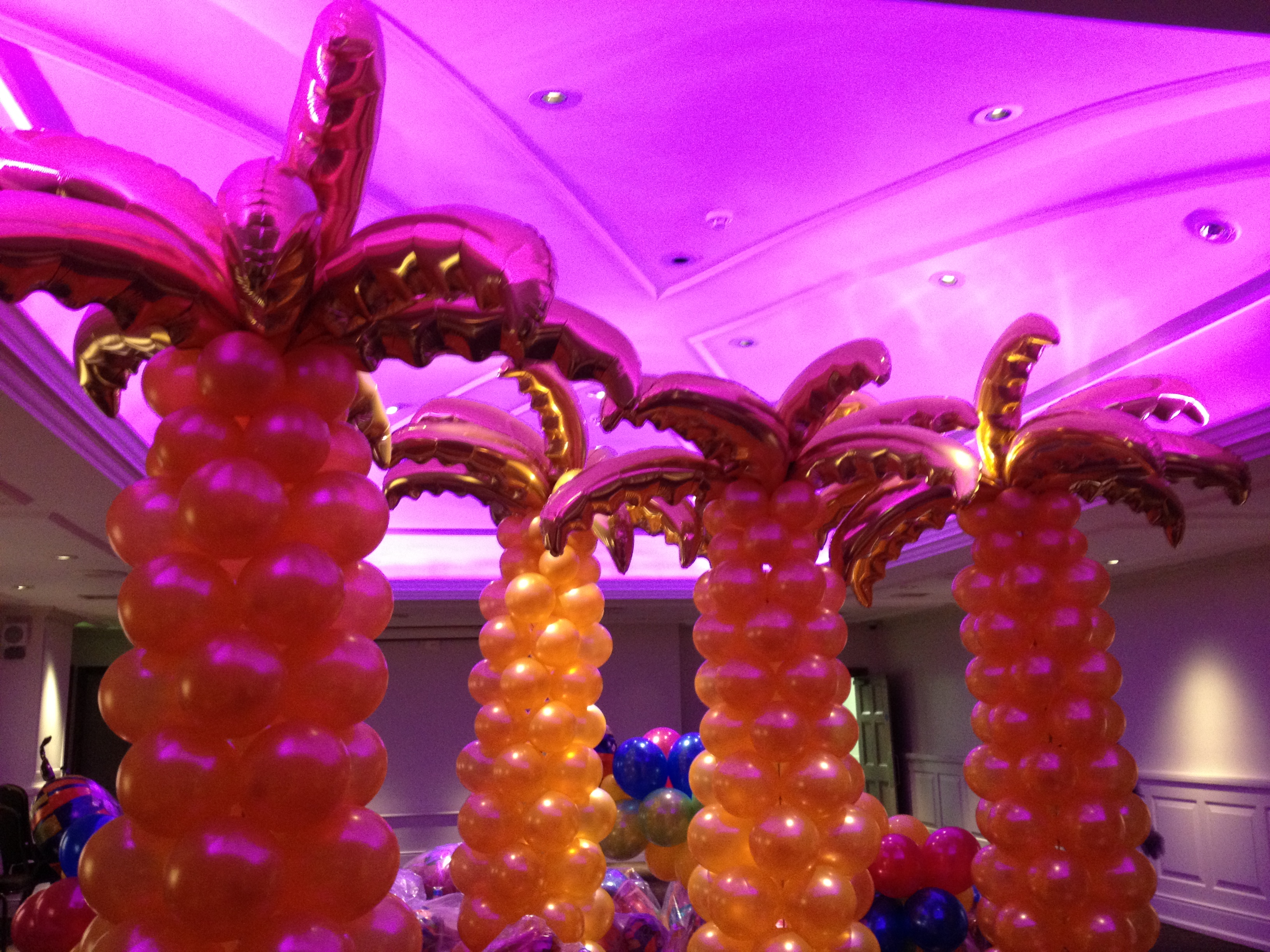 shopfront balloon arch