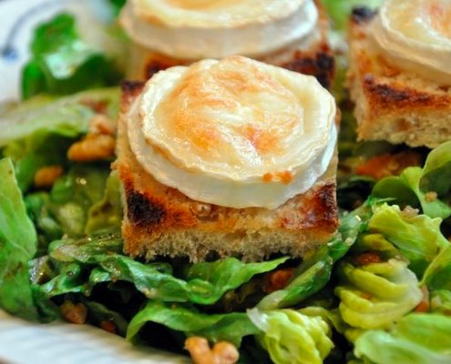under30experiences-group-travel-blog-for-millennials-top-five-french-foods-salade-chevre-chaud