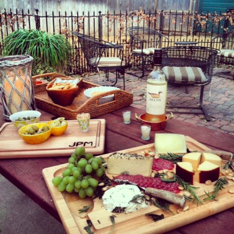 under30experiences-group-travel-blog-for-millennials-top-five-french-foods-picnic