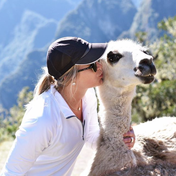 girl-kissing-llama