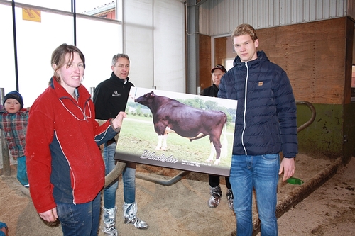Stellvertretend für die ganze Familie nahm Anna-Lena Schierenbeck das Blackstar-Portrait entgegen.