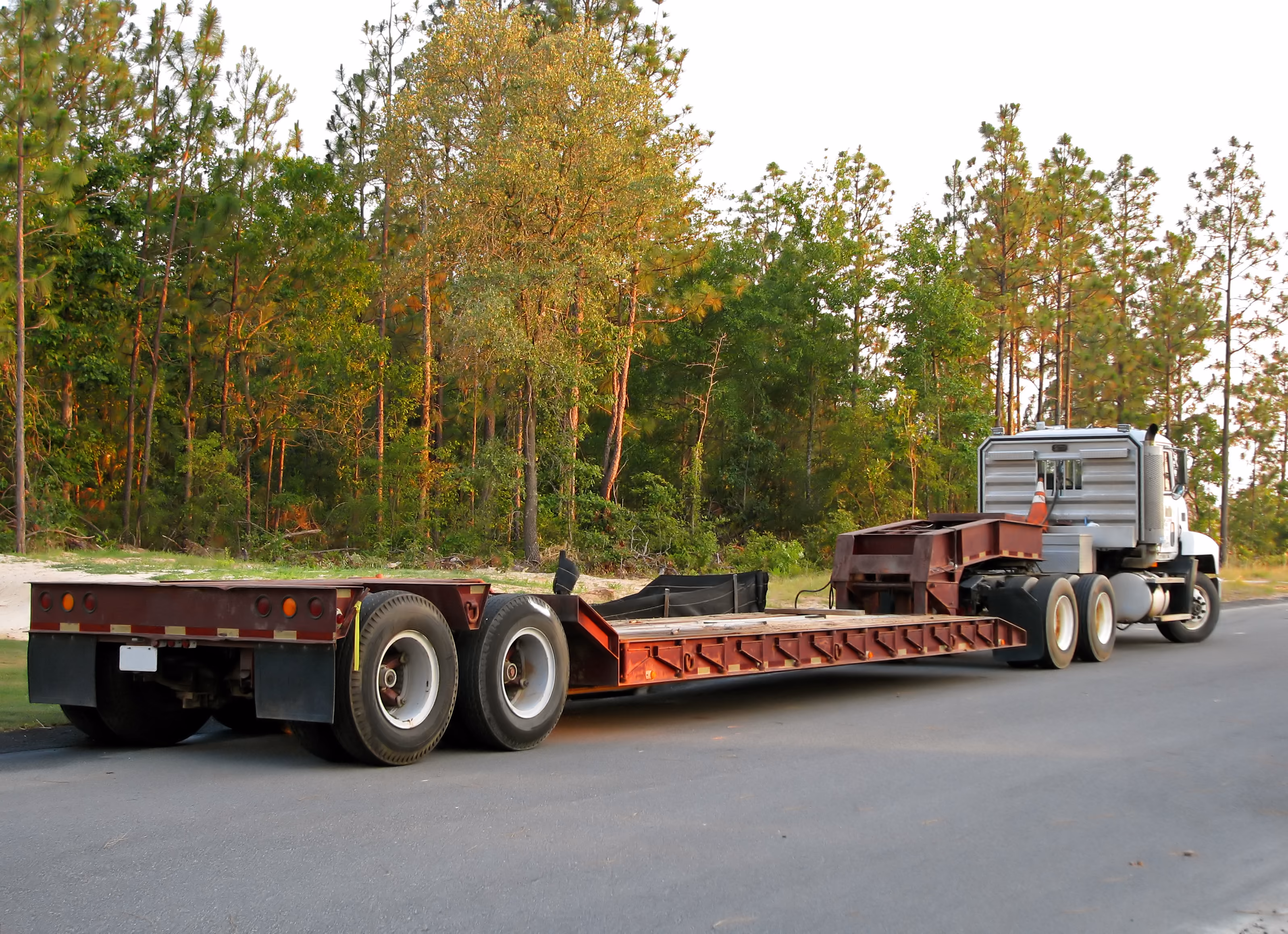 A flatbed truck sitting in a parking lot