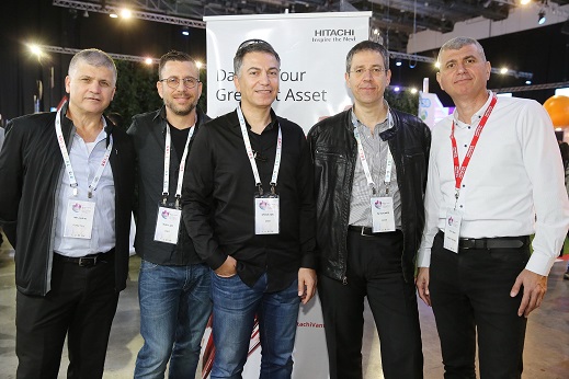 מימין לשמאל: איתן יהודה, CTO היטאצ'י ישראל, שמעון אמויאל, מנכ"ל אבנט,משה אמסלם, CTO,וואן שילוב מערכות, רהב רוזנטל, מנהל תחום רישוי ופתרונות ענן, וואן שילוב מערכות חיים בן חמו, מנכ"ל בינת עסקים