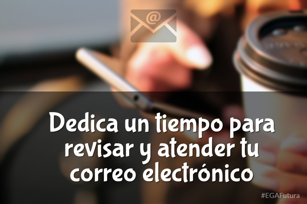 Dedica un tiempo para revisar y atender tu correo electrónico