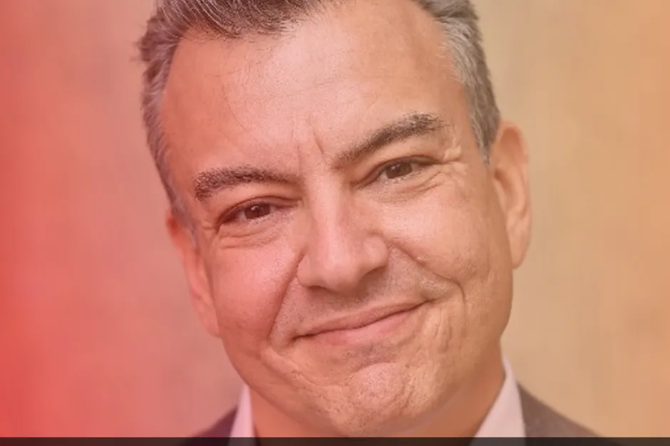 Este artículo esta basado en el libro Happy Hour is 9 to 5, escrito por Alexander Kjerulf