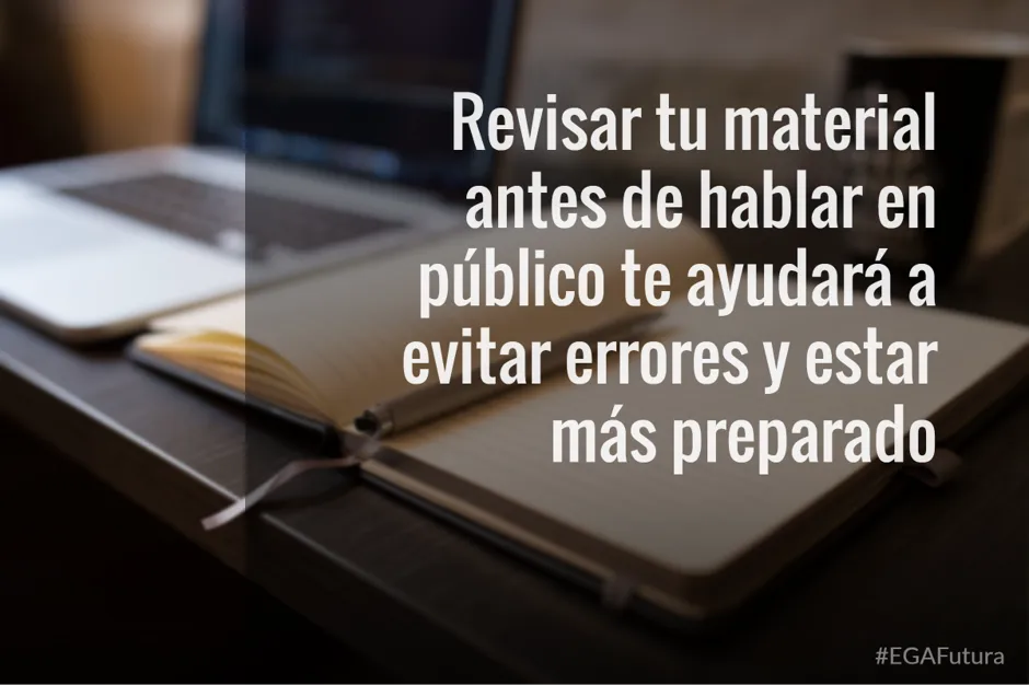 Revisar tu material antes de hablar en público te ayudará a evitar errores y tratar de estar más preparado