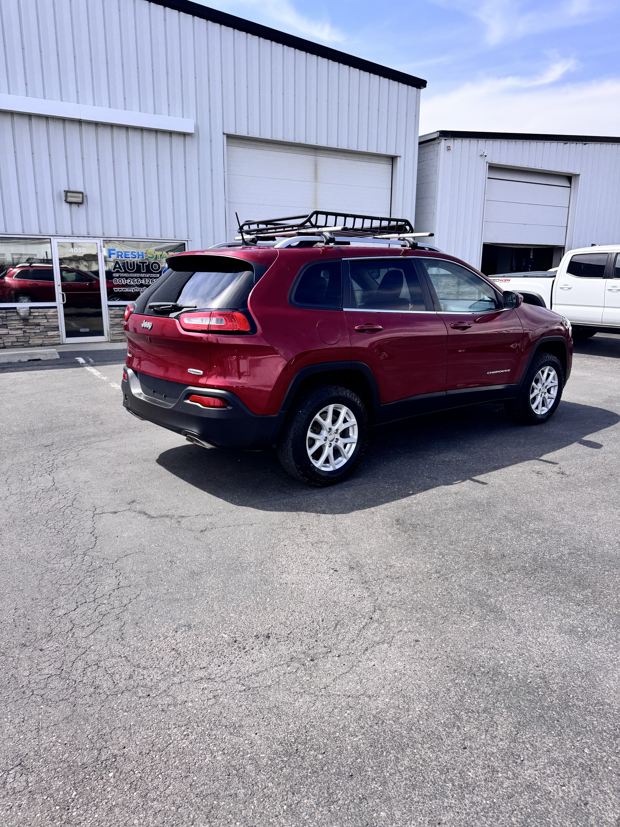 2017 Jeep Cherokee 4WD – Roof Rack, Deep Cherry Red