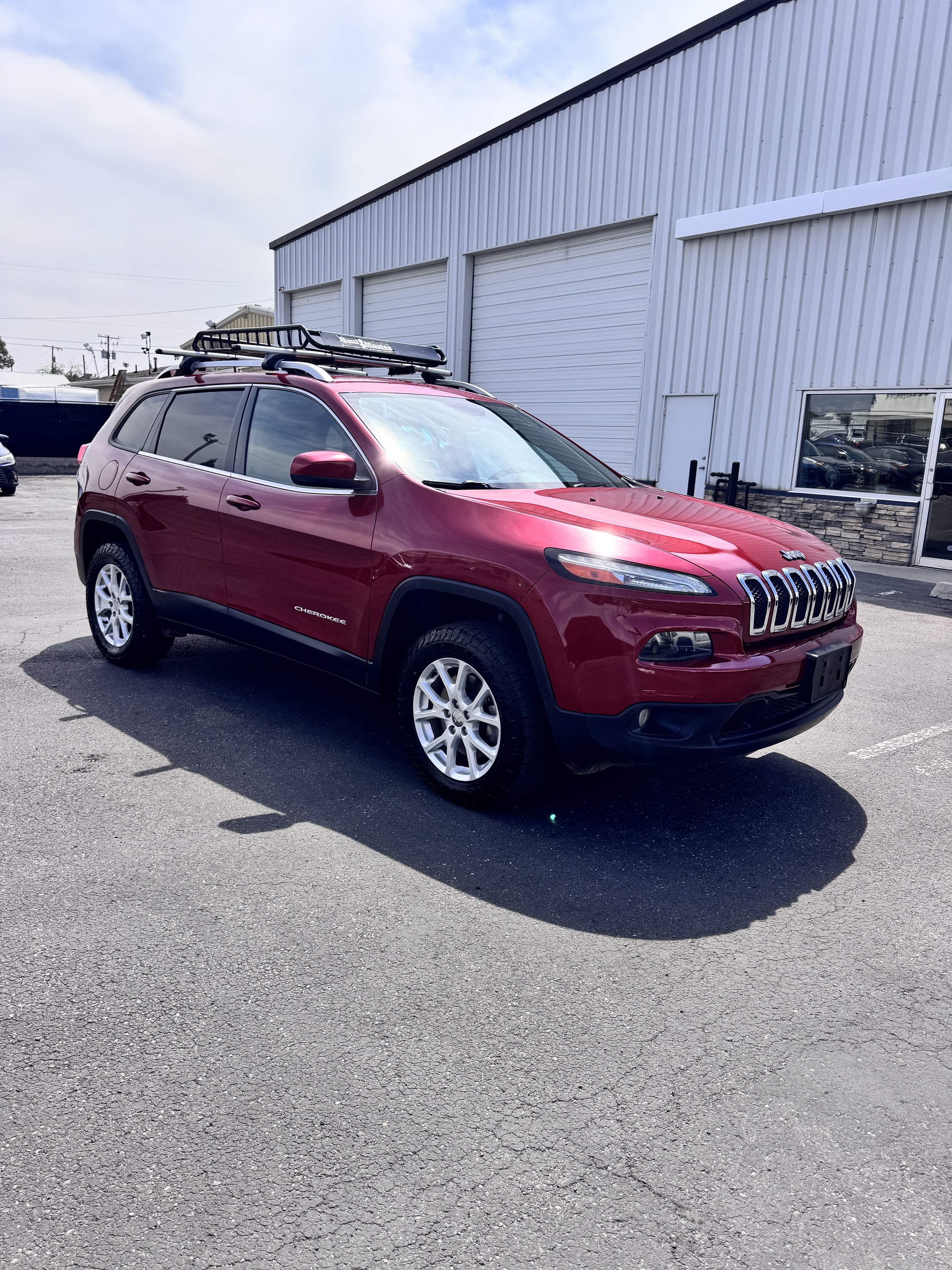 2017 Jeep Cherokee 4WD – Roof Rack, Deep Cherry Red