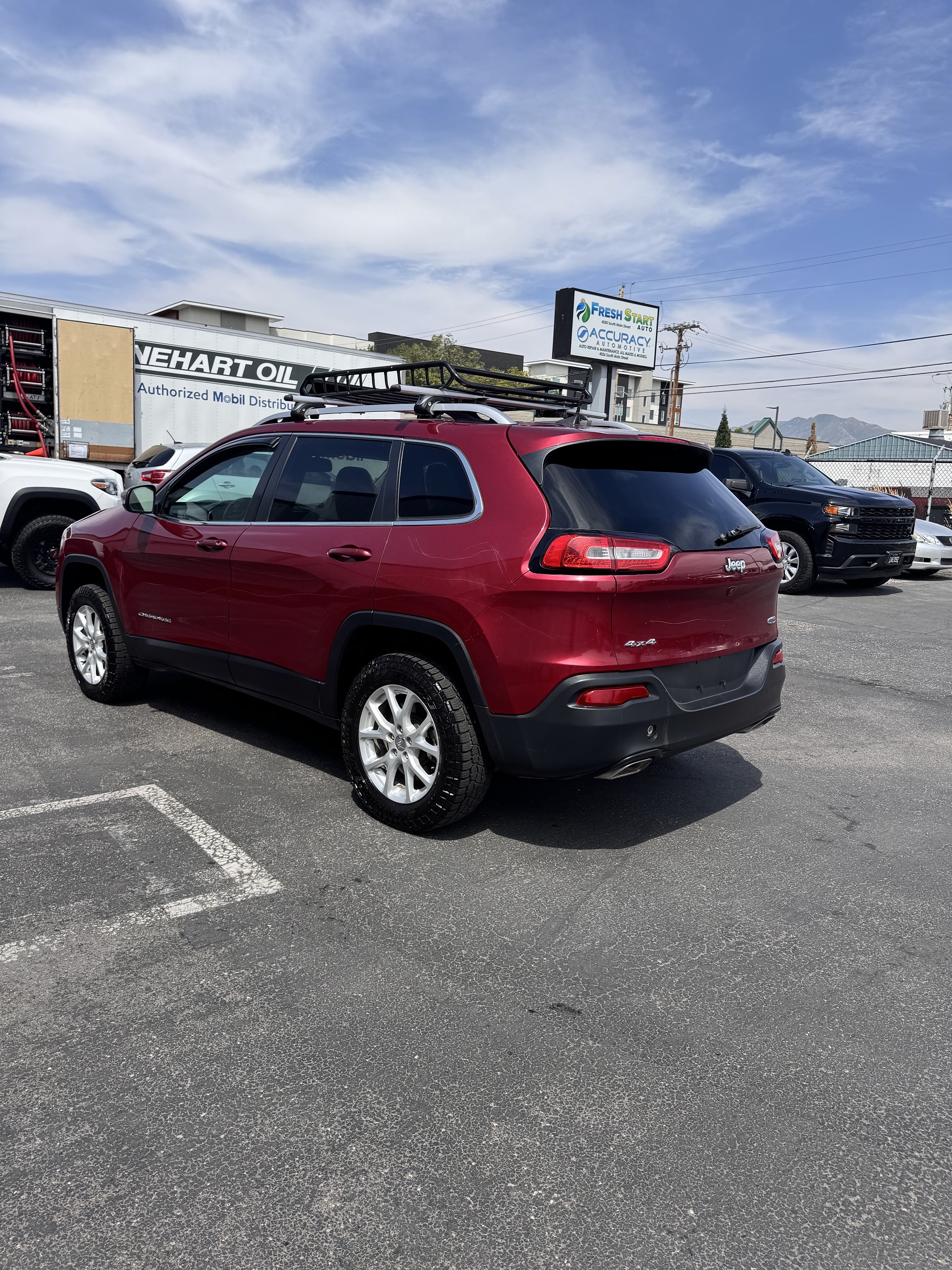 2017 Jeep Cherokee 4WD – Roof Rack, Deep Cherry Red