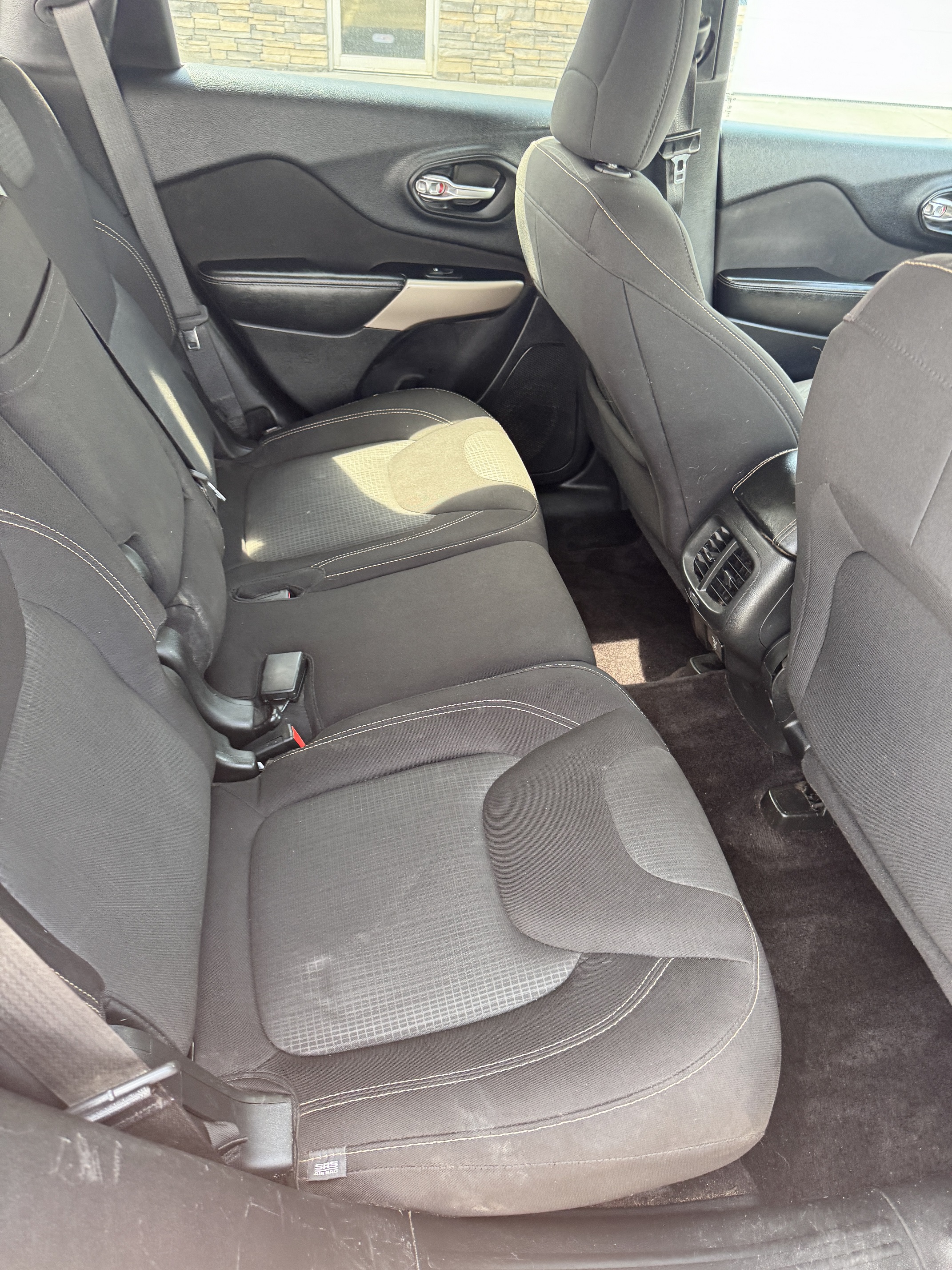 2017 Jeep Cherokee 4WD – Roof Rack, Deep Cherry Red