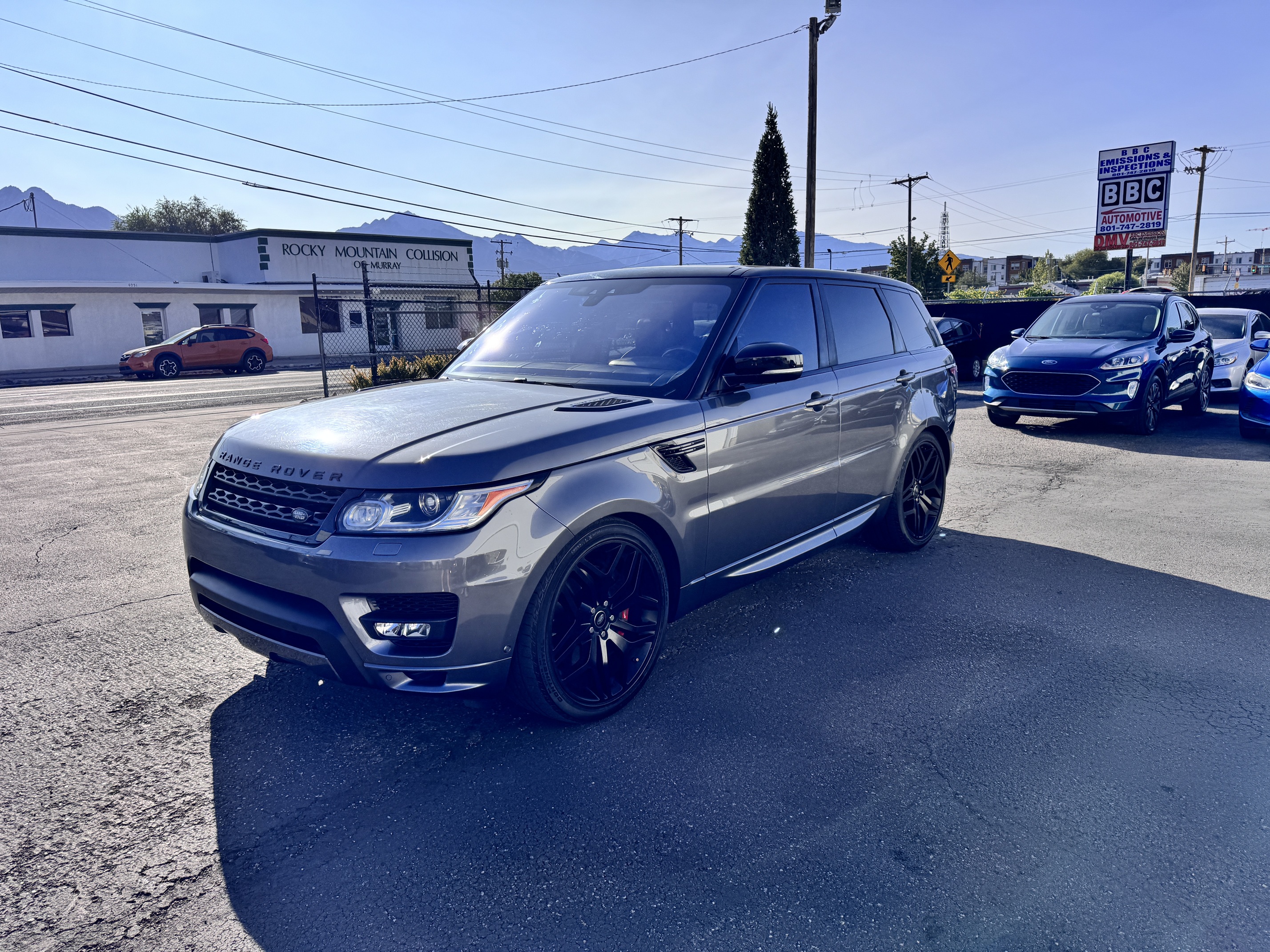 2017 Land Rover Range Rover – 4WD Luxury SUV – Leather, Sunroof, Navigation