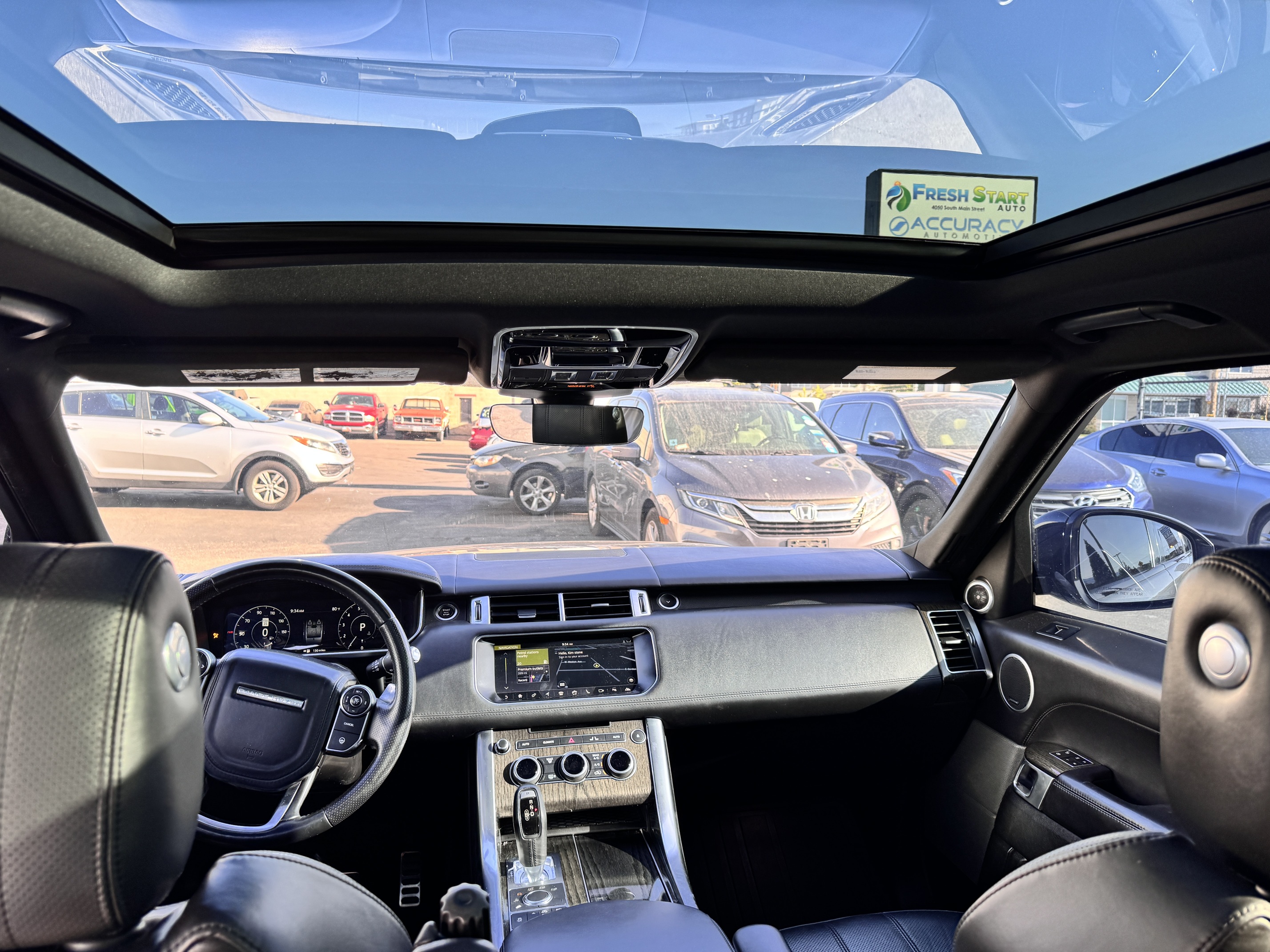 2017 Land Rover Range Rover – 4WD Luxury SUV – Leather, Sunroof, Navigation