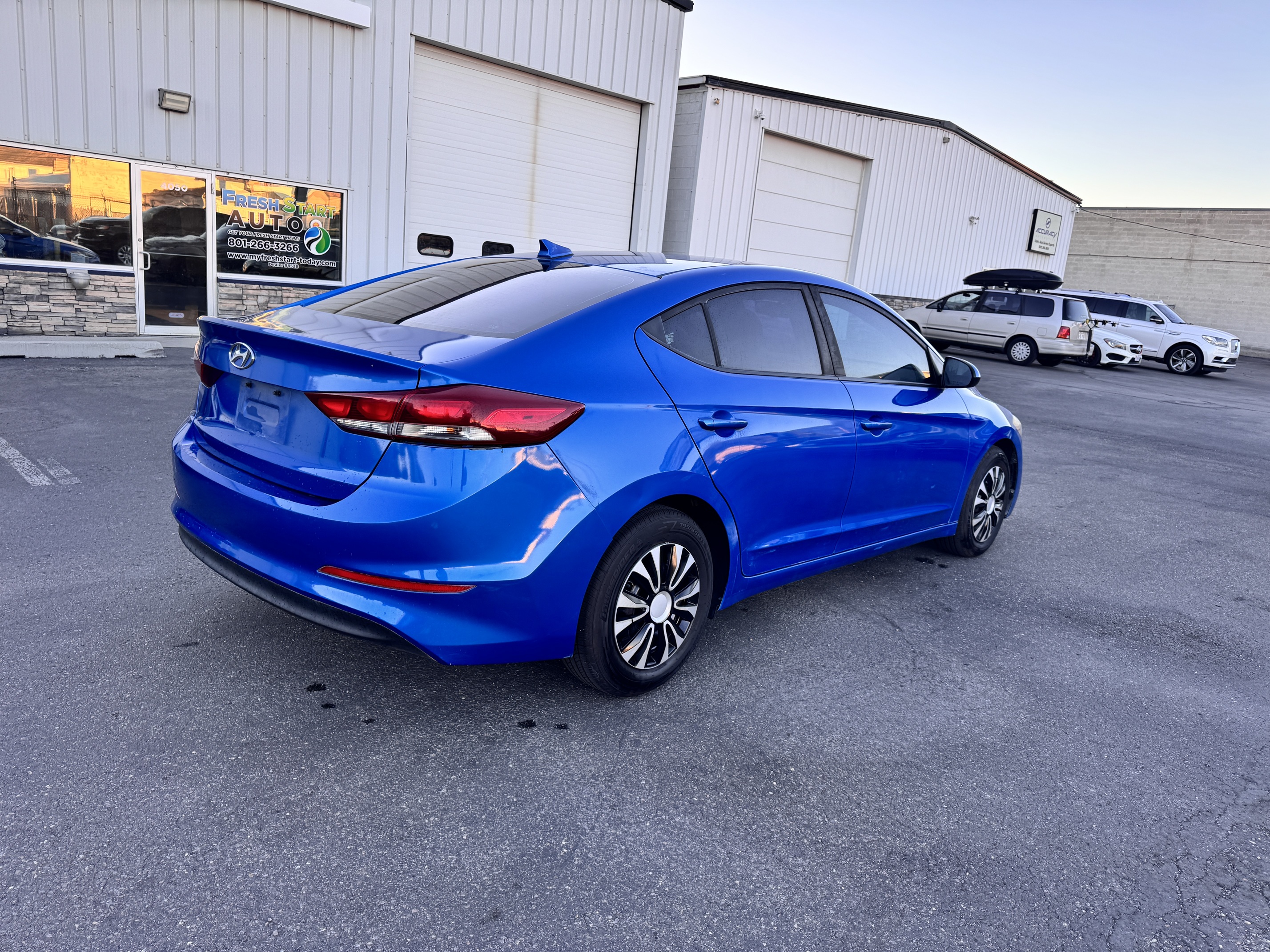 2017 Hyundai Elantra – Sunroof, CarPlay