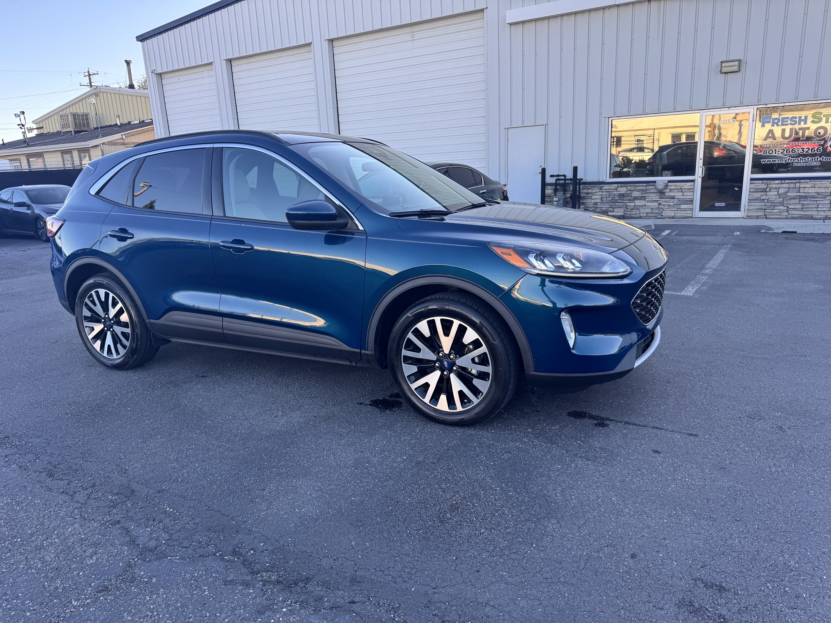 2020 Ford Escape – 4WD SUV w/ Leather, Nav, Sunroof