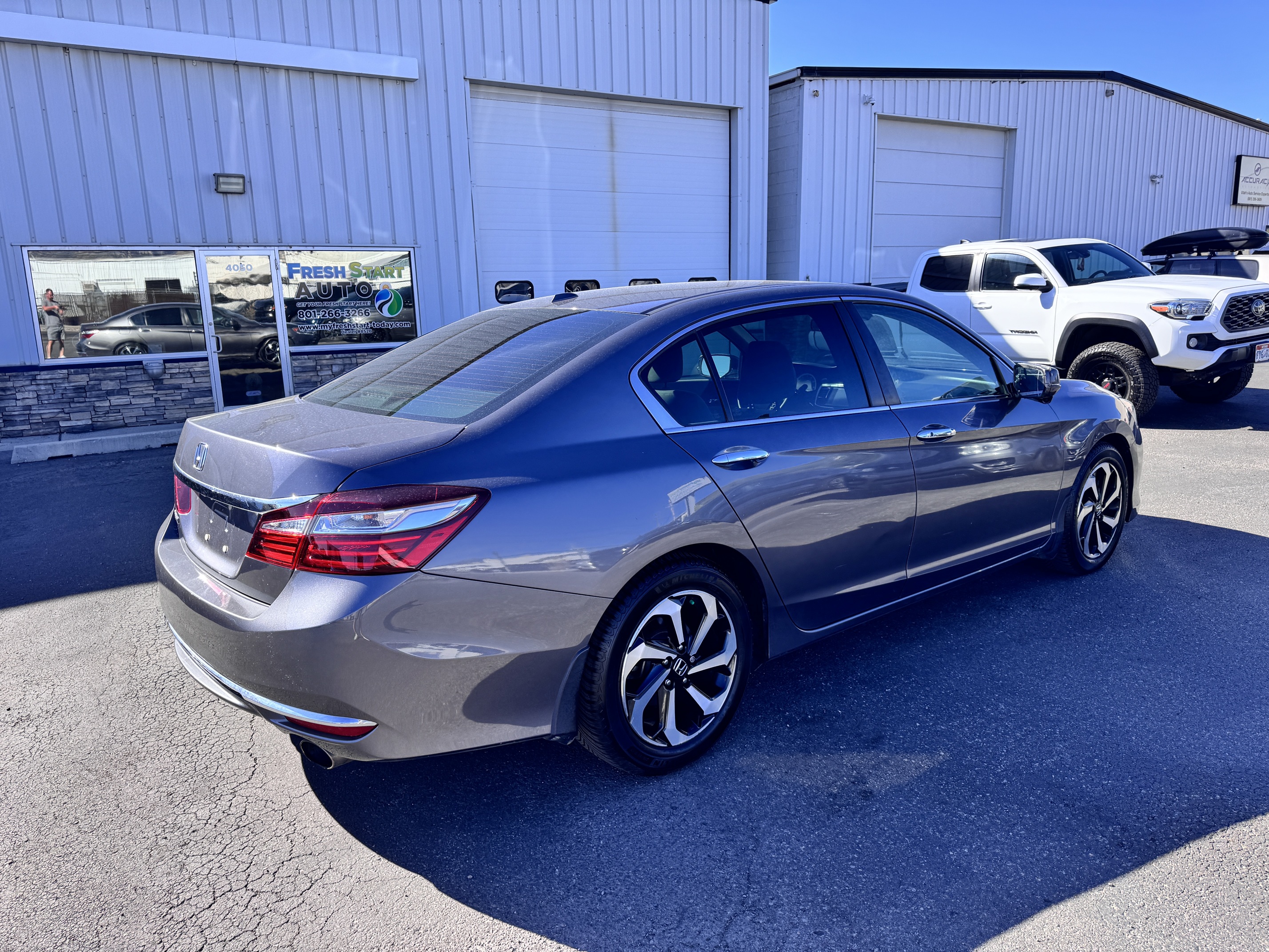 2016 Honda Accord EX – Sunroof, CarPlay