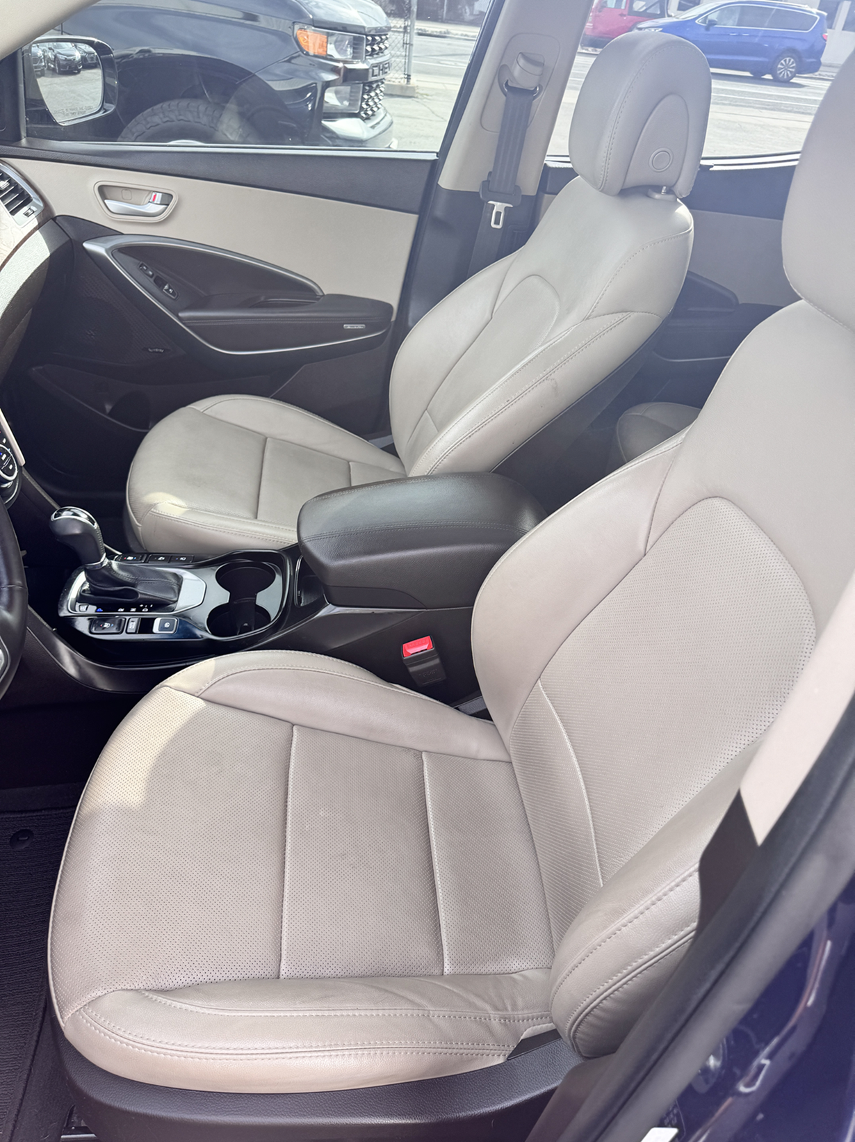 2018 Hyundai Santa Fe – Leather, Sunroof, Navigation, 4WD SUV