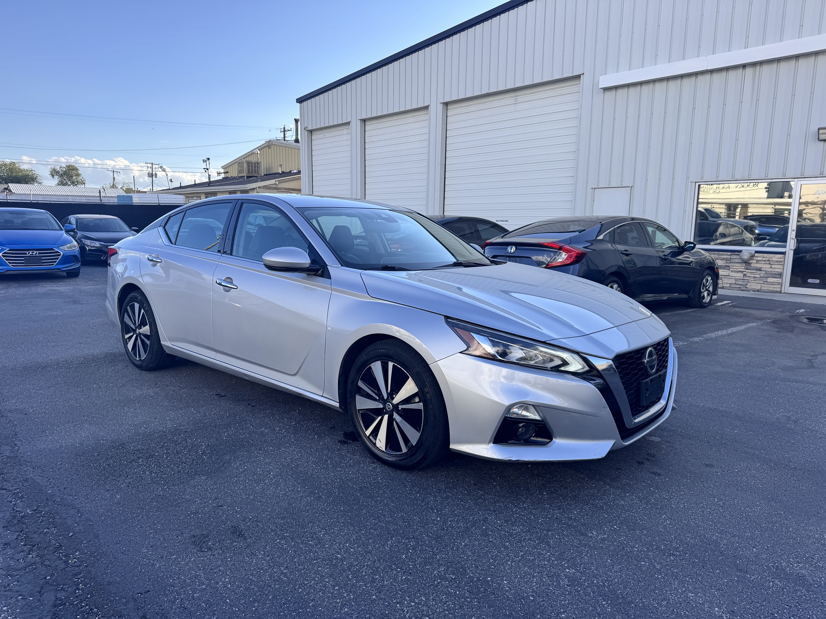 2020 Nissan Altima – Leather, Sunroof, Navigation, Remote Start