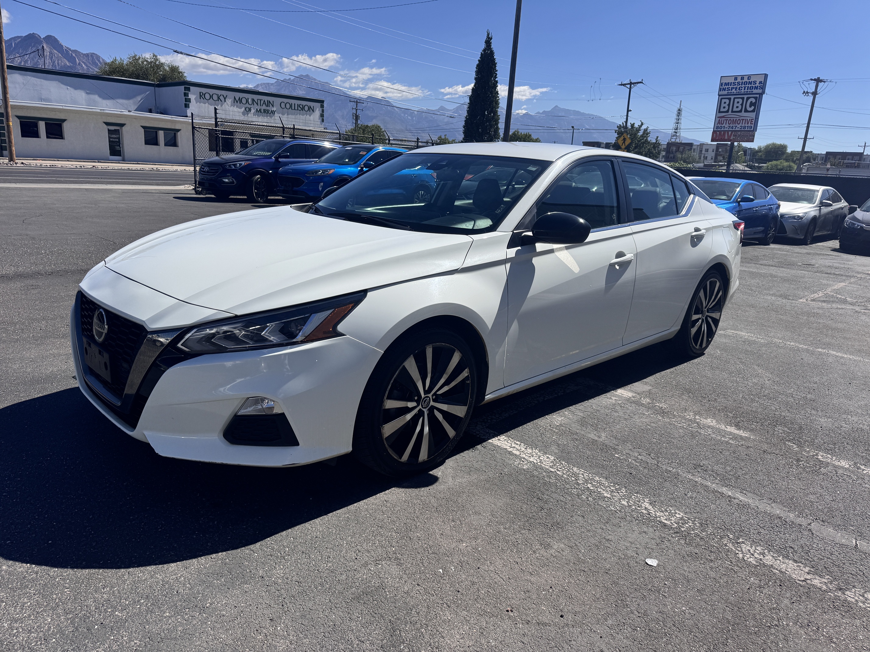 2021 Nissan Altima – Leather, Sunroof, Navigation, CarPlay