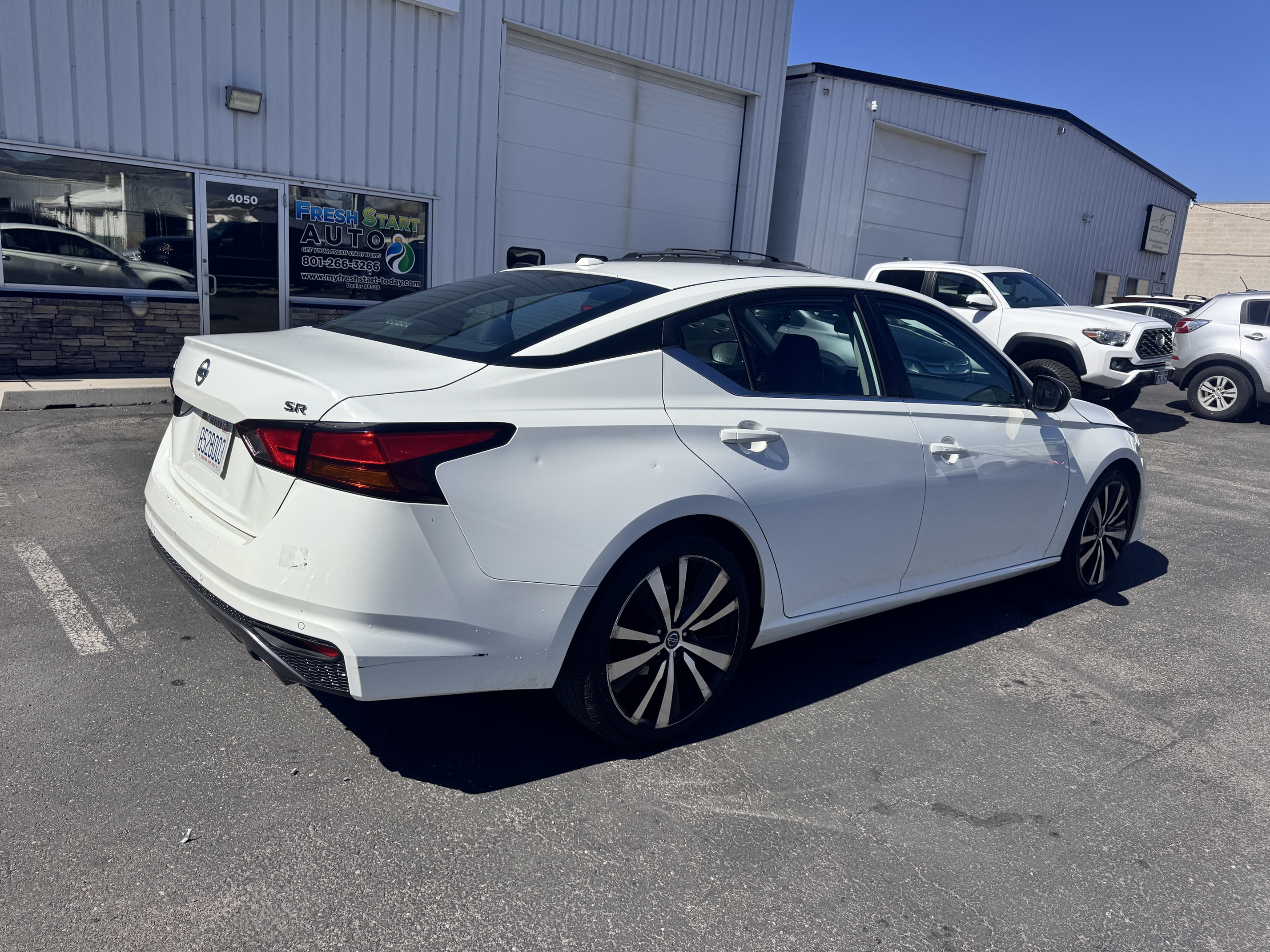 2021 Nissan Altima – Leather, Sunroof, Navigation, CarPlay