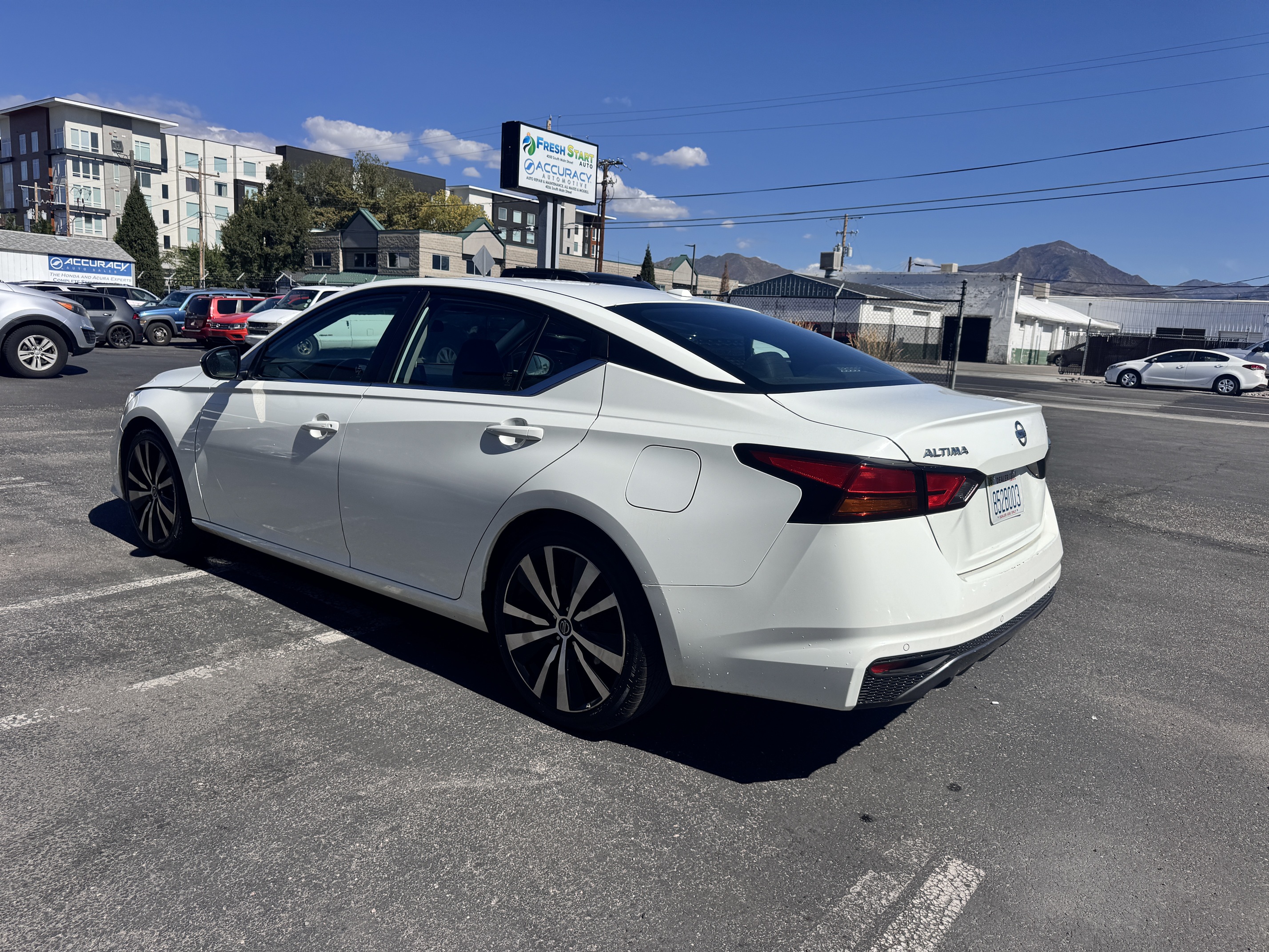 2021 Nissan Altima – Leather, Sunroof, Navigation, CarPlay