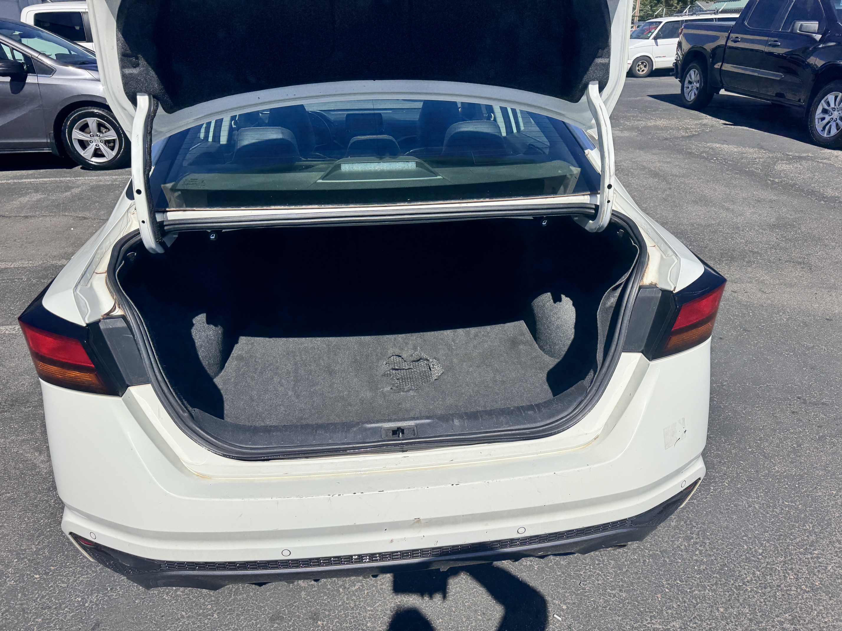 2021 Nissan Altima – Leather, Sunroof, Navigation, CarPlay