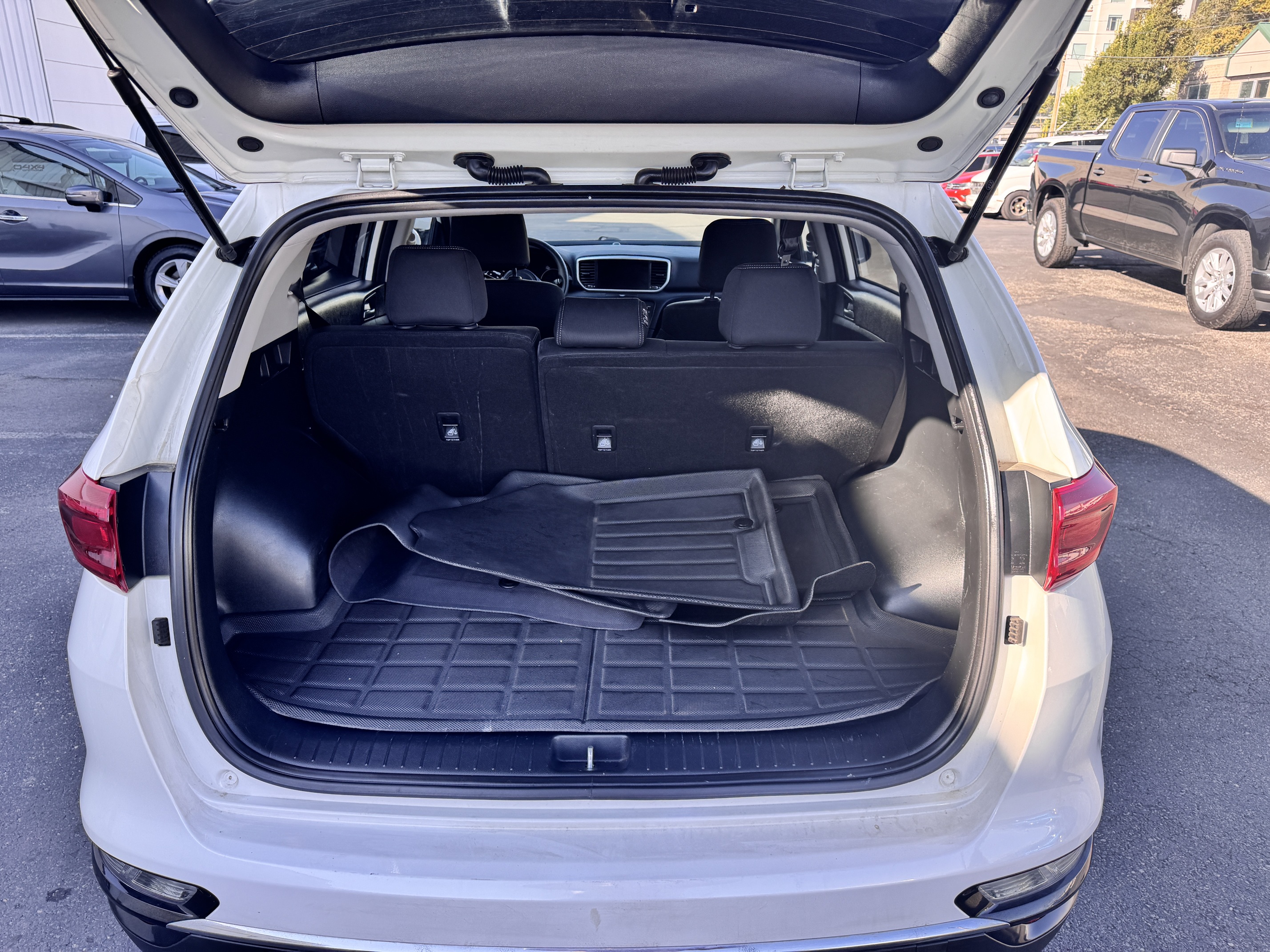 2022 Kia Sportage – Leather, Sunroof, Navigation, AWD SUV