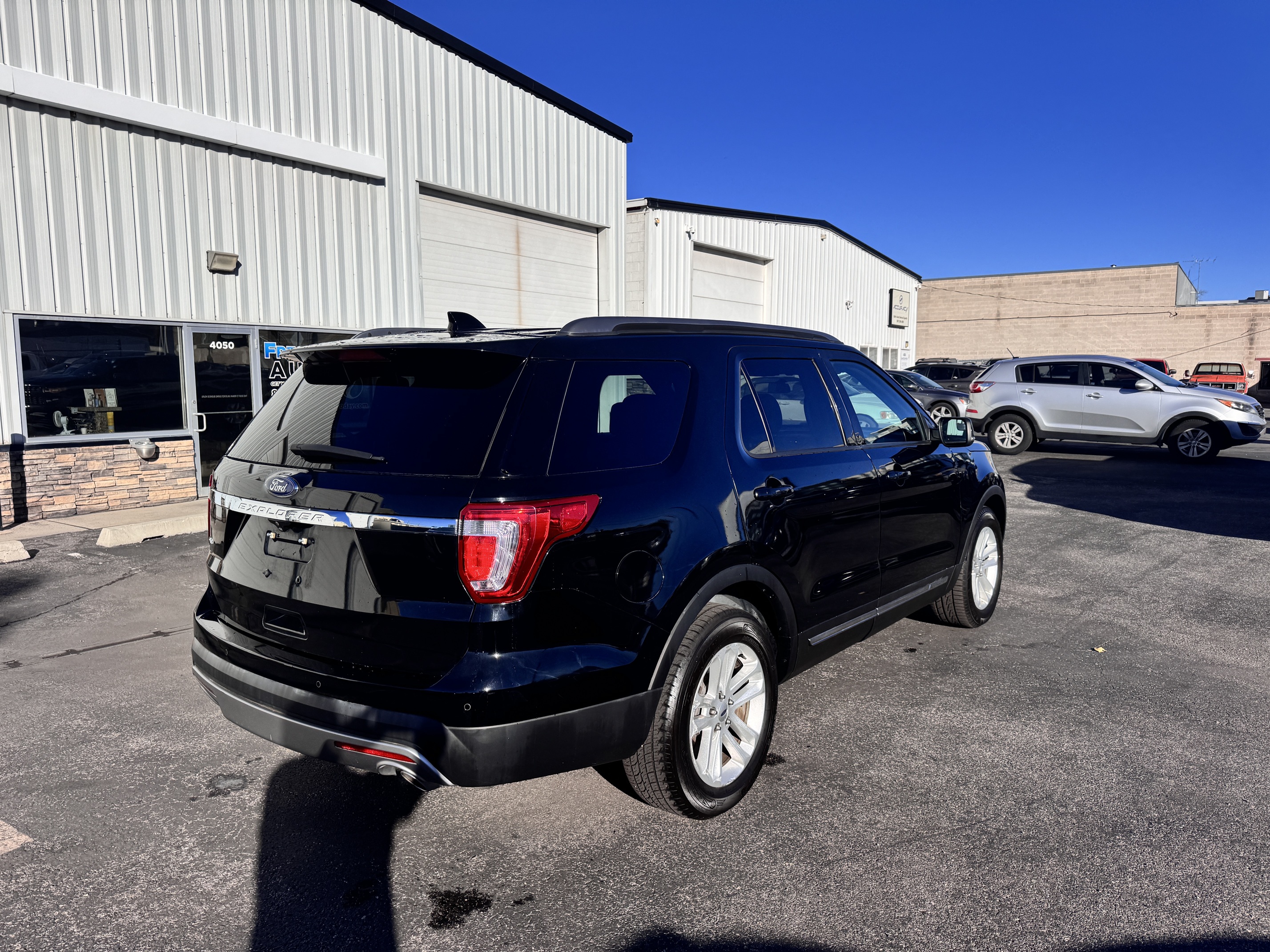 2016 Ford Explorer – Leather, Navigation, 3rd Row, 4WD SUV