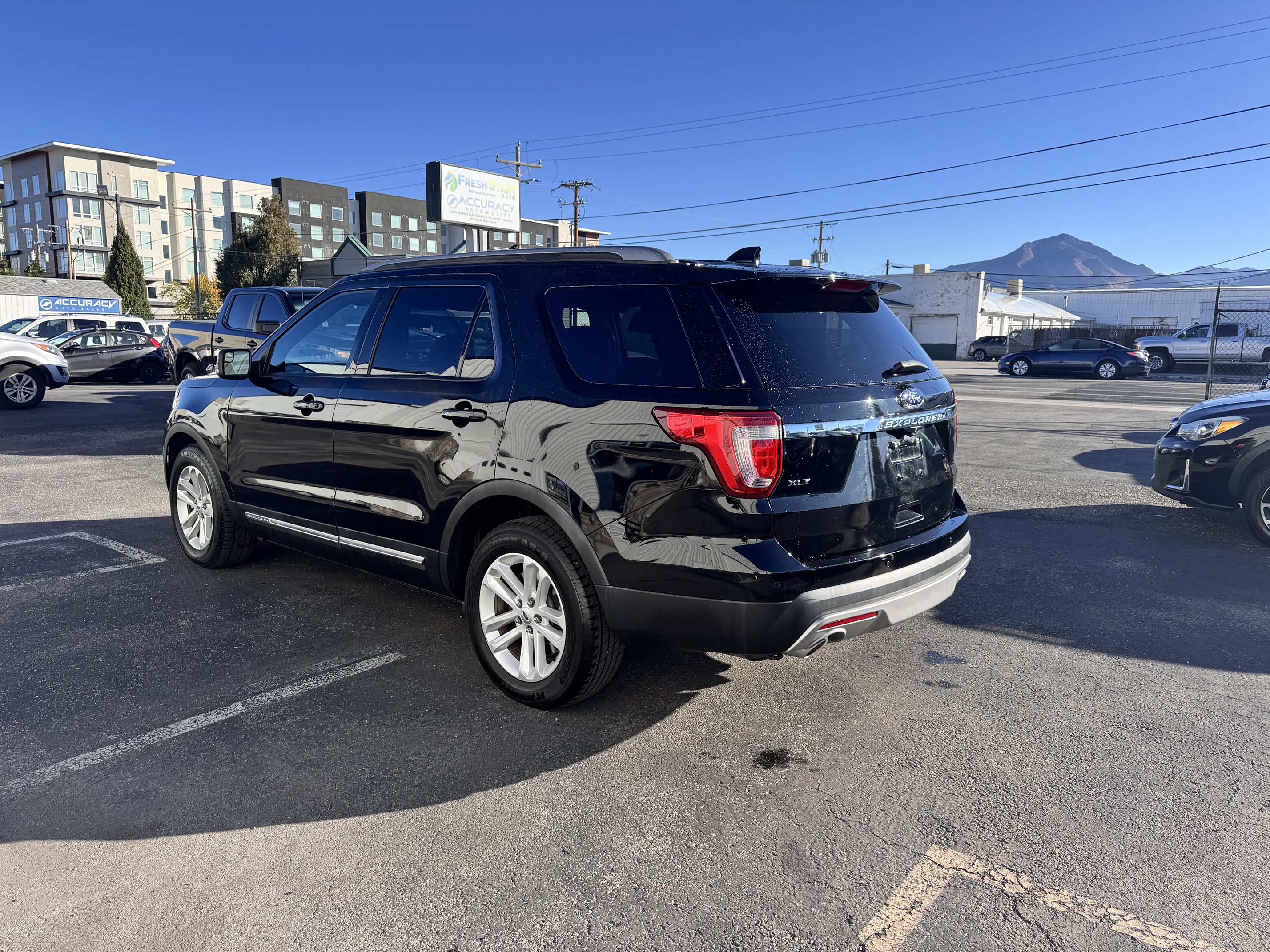 2016 Ford Explorer – Leather, Navigation, 3rd Row, 4WD SUV