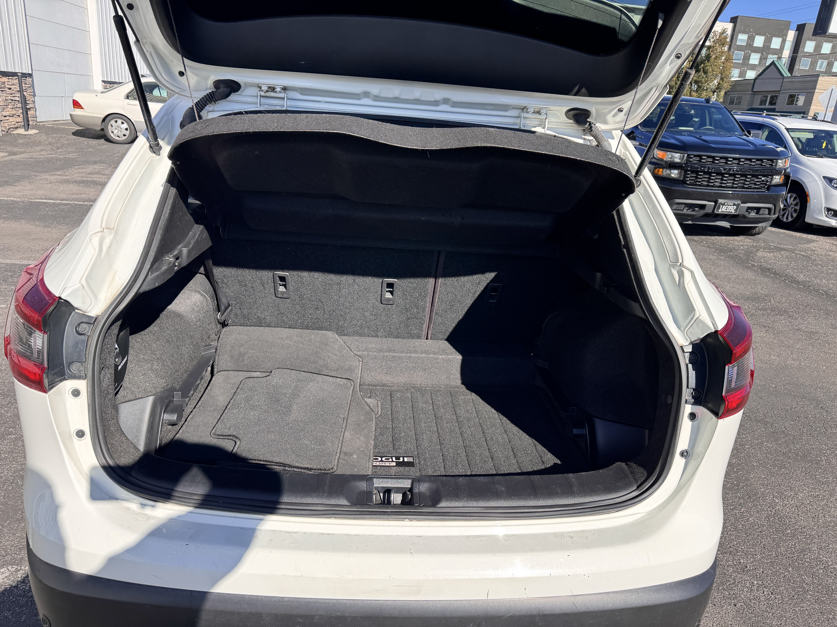 2020 Nissan Rogue – Leather, Navigation, AWD SUV