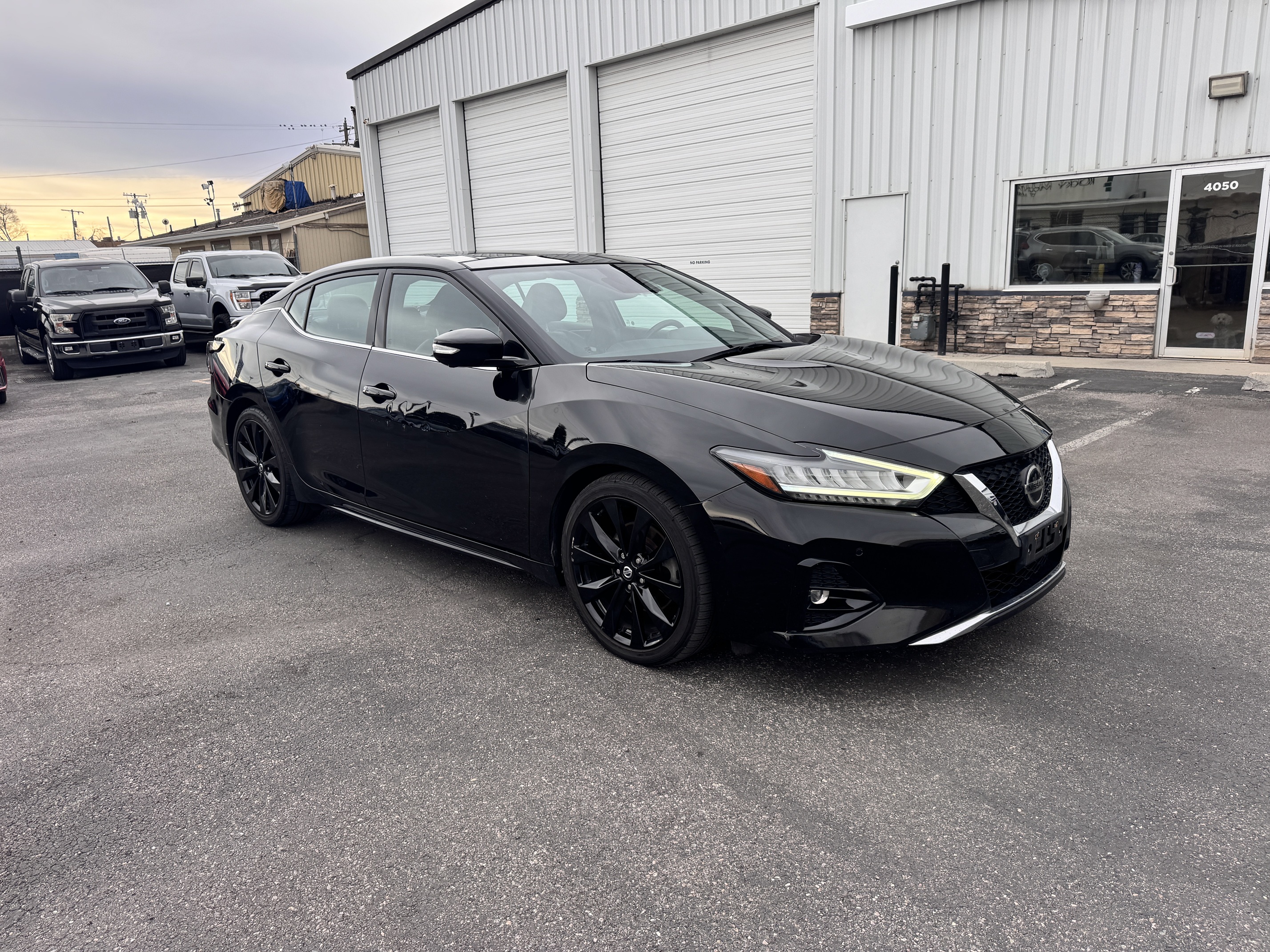 2019 Nissan Maxima 3.5 SR – Leather, Sunroof, Navigation