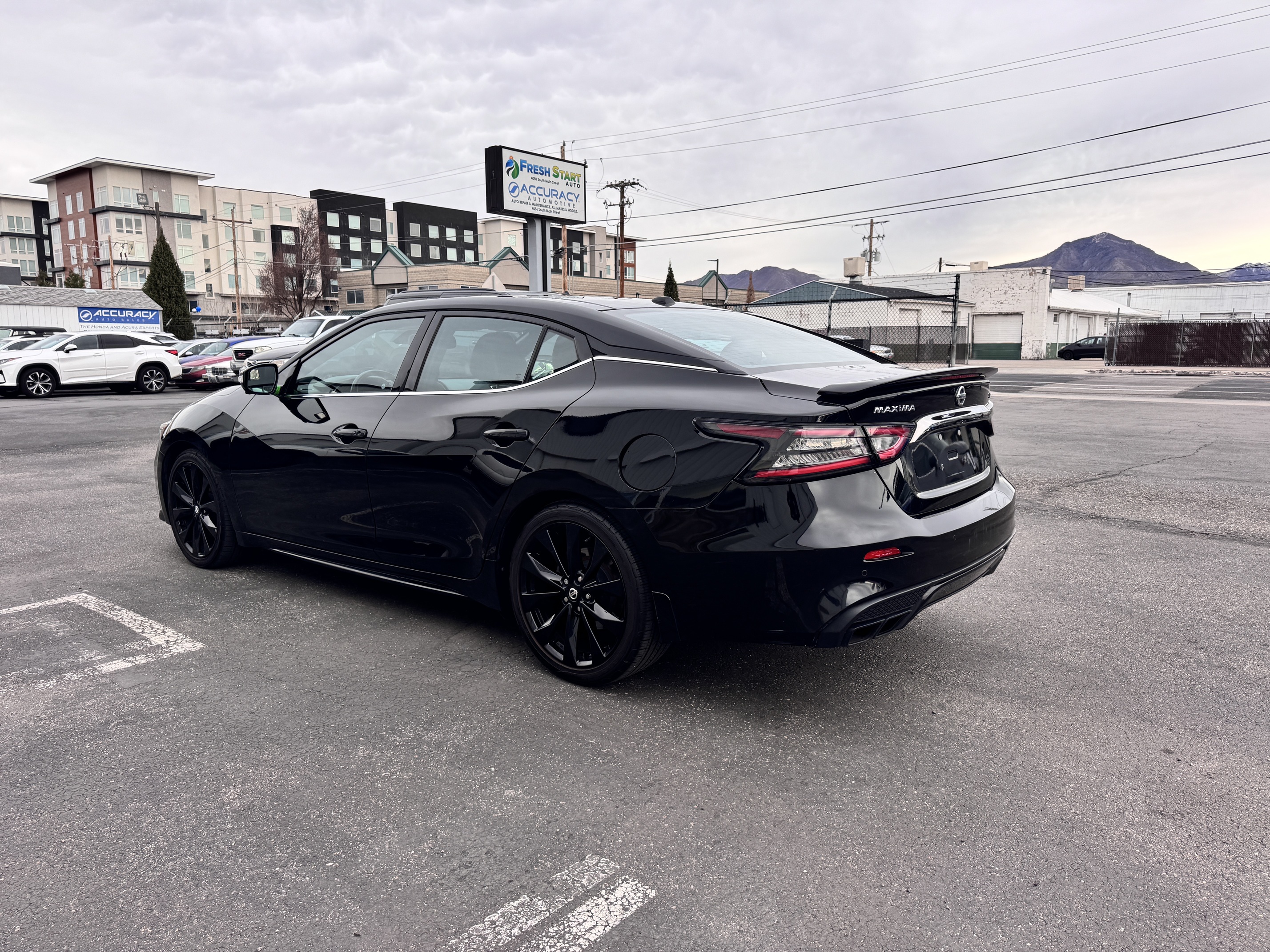 2019 Nissan Maxima 3.5 SR – Leather, Sunroof, Navigation