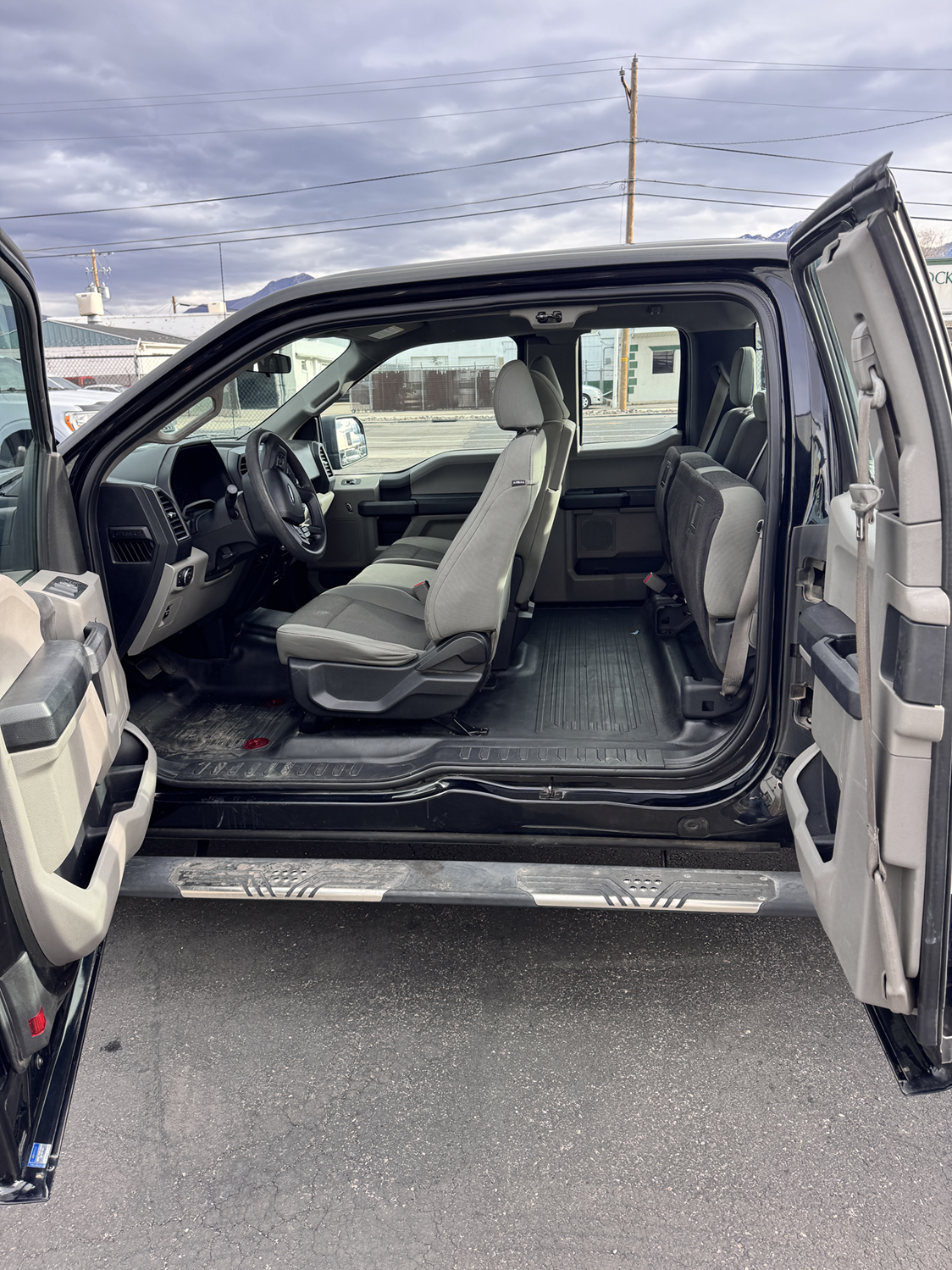 2016 Ford F-150 XL – 4WD, Backup Camera, Bluetooth, Tow Package