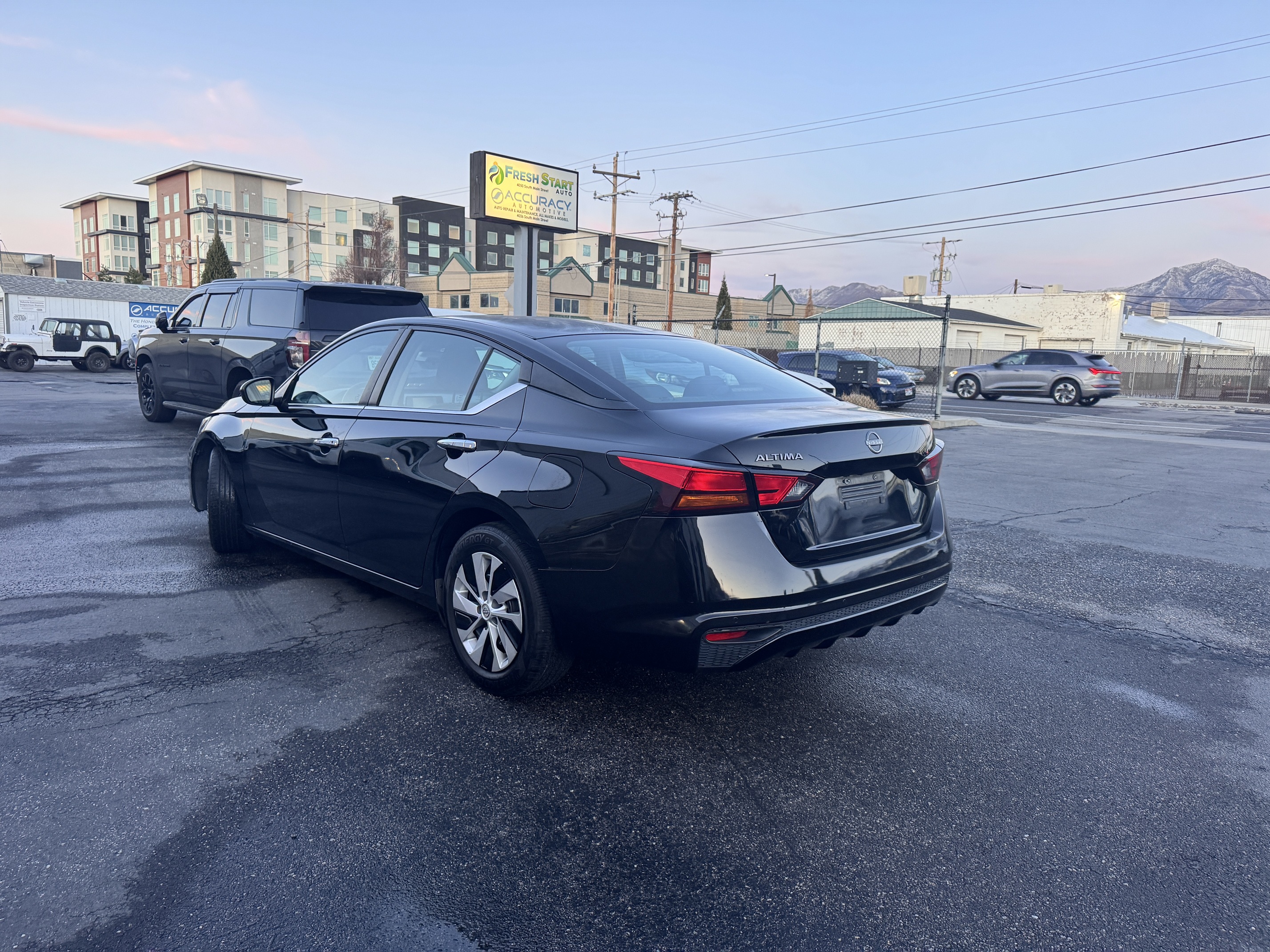 2023 Nissan Altima 2.5 S – Apple CarPlay, Backup Camera, Bluetooth