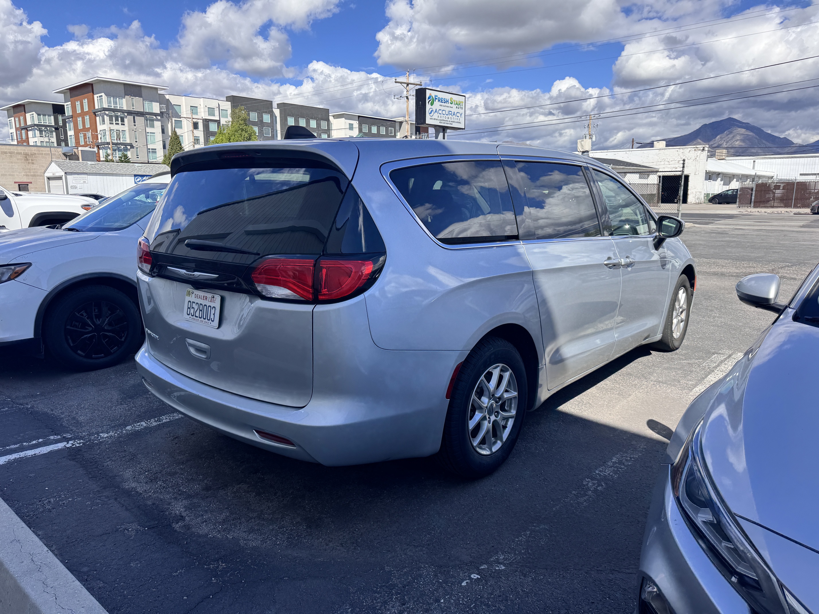 2023 Chrysler Voyager LX