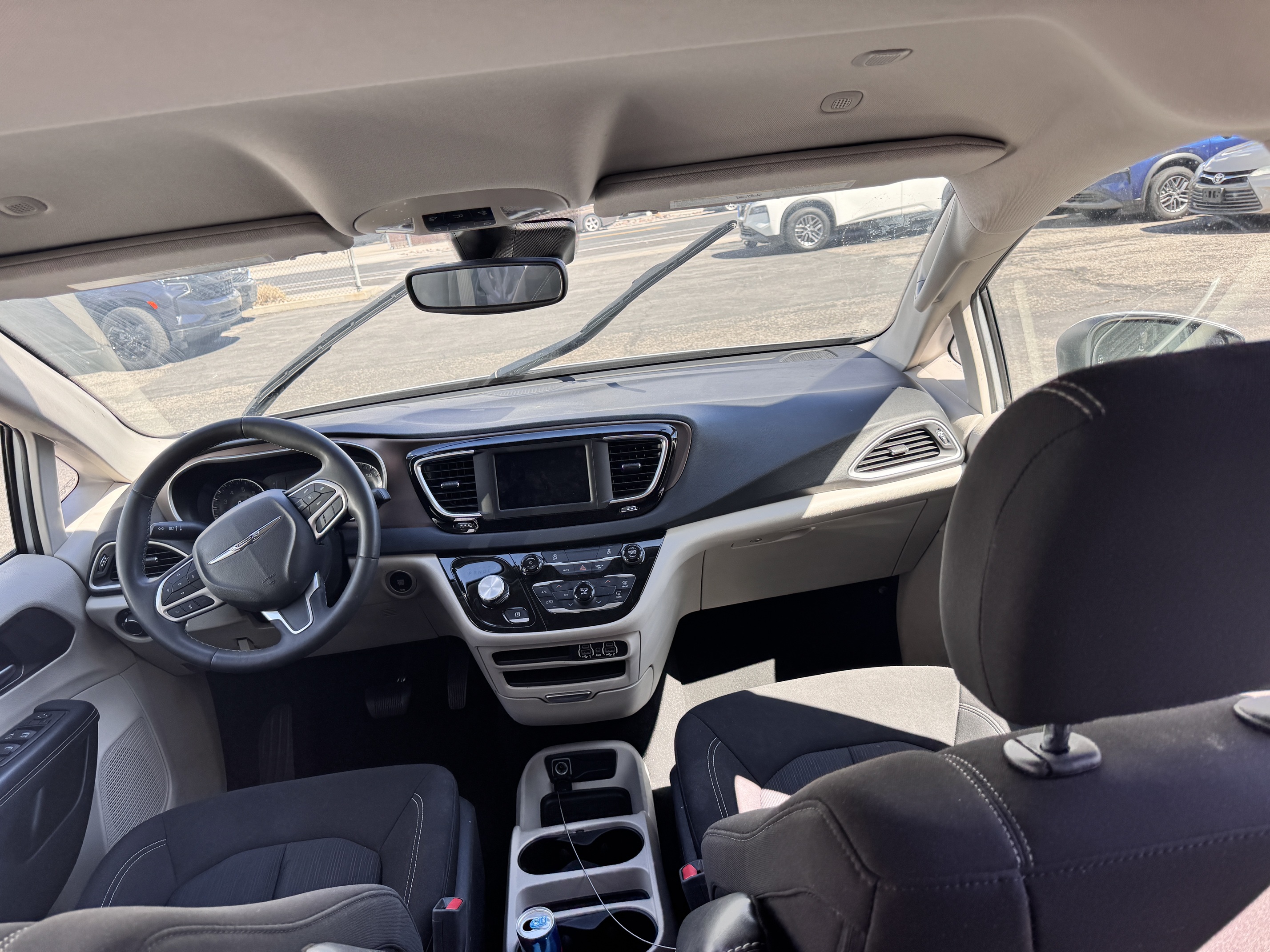 2023 Chrysler Voyager LX