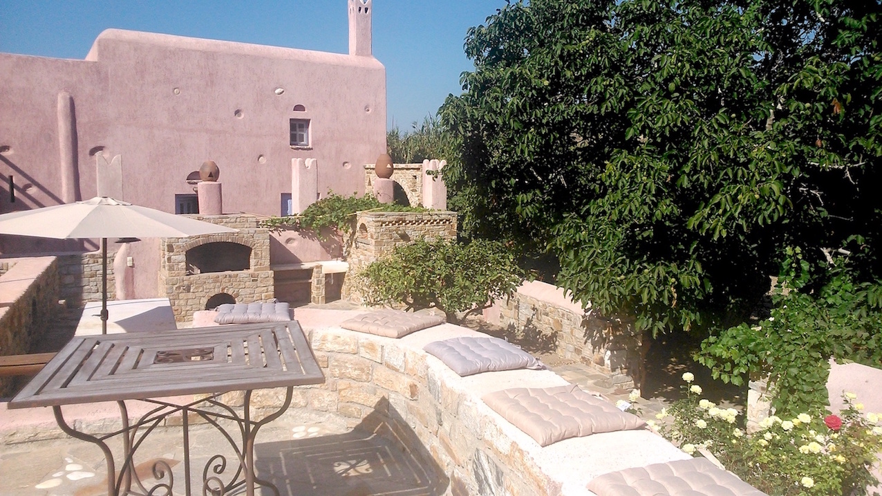 Georgilas Cave House - A Greek Island Pink Hotel 
