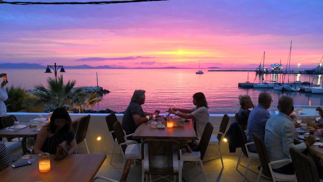Georgilas Cave House - A Greek Island Pink Hotel 
