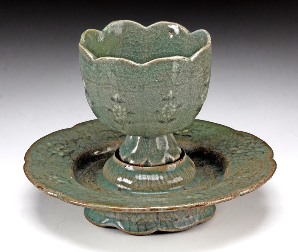 Korea Koryo Inlaid Celadon Cup & Stand Porcelain Vase