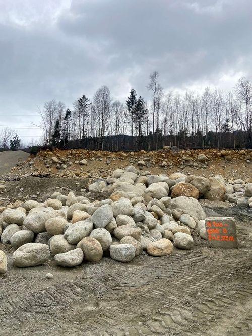 Stabel med ulike typer naturstein.