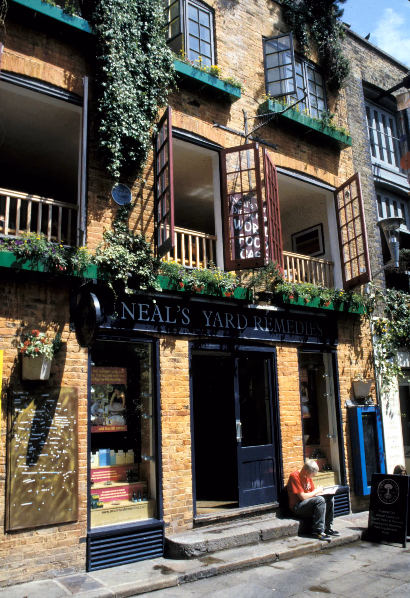 Seven Dials, NealÍs Yard